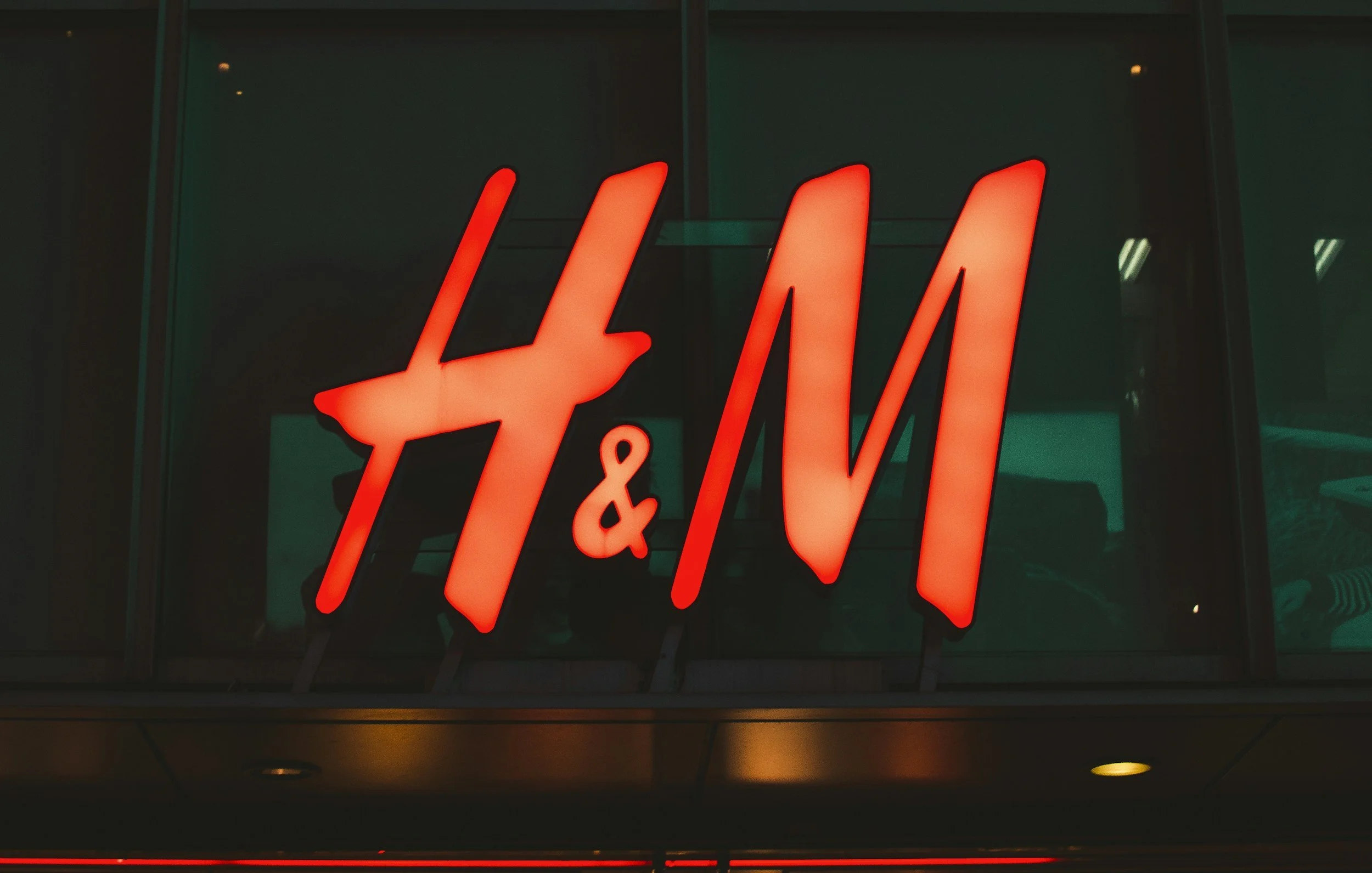 Fashion Retail Giant H&amp;M to Lay Off 181 Employees in Chicago