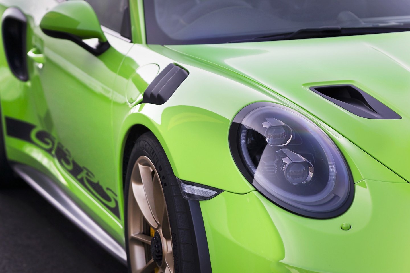 Porsche GT3 RS in the pits at Donnington track in the UK