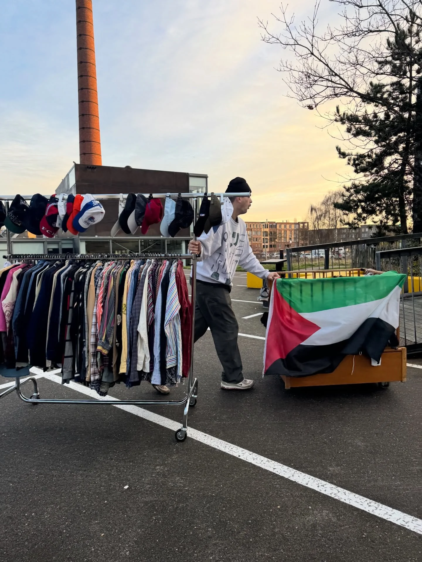 &euro;350 naar Artsen zonder Grenzen 💚

Laten we nog even terugblikken op een geslaagde Block Market, met als blikvanger: de donatie bak!

Ook deze editie werd er geld opgehaald voor een goed doel. Dit keer: Artsen zonder Grenzen 👨&zwj;⚕️

In totaa