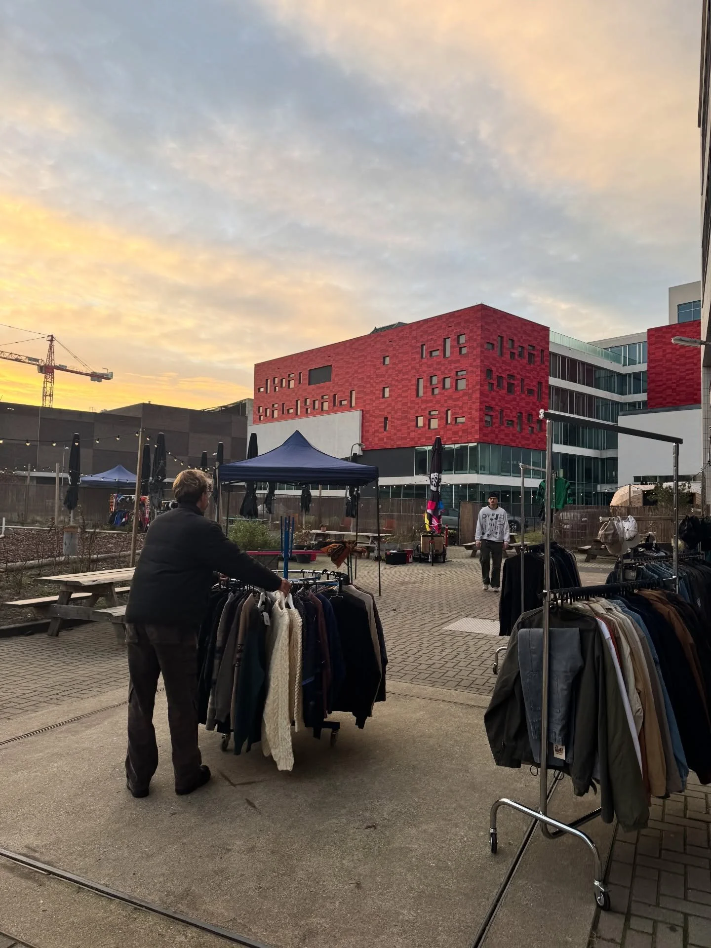 Recap van de tweede Block Market editie 🎅🎄

Afgelopen december stonden wij maar liefst drie weekenden achter elkaar bij @het_lokaal in Amersfoort!

Het eerste weekend hadden we enorm geluk, want het zonnetje kwam al snel lekker door en het was &eac