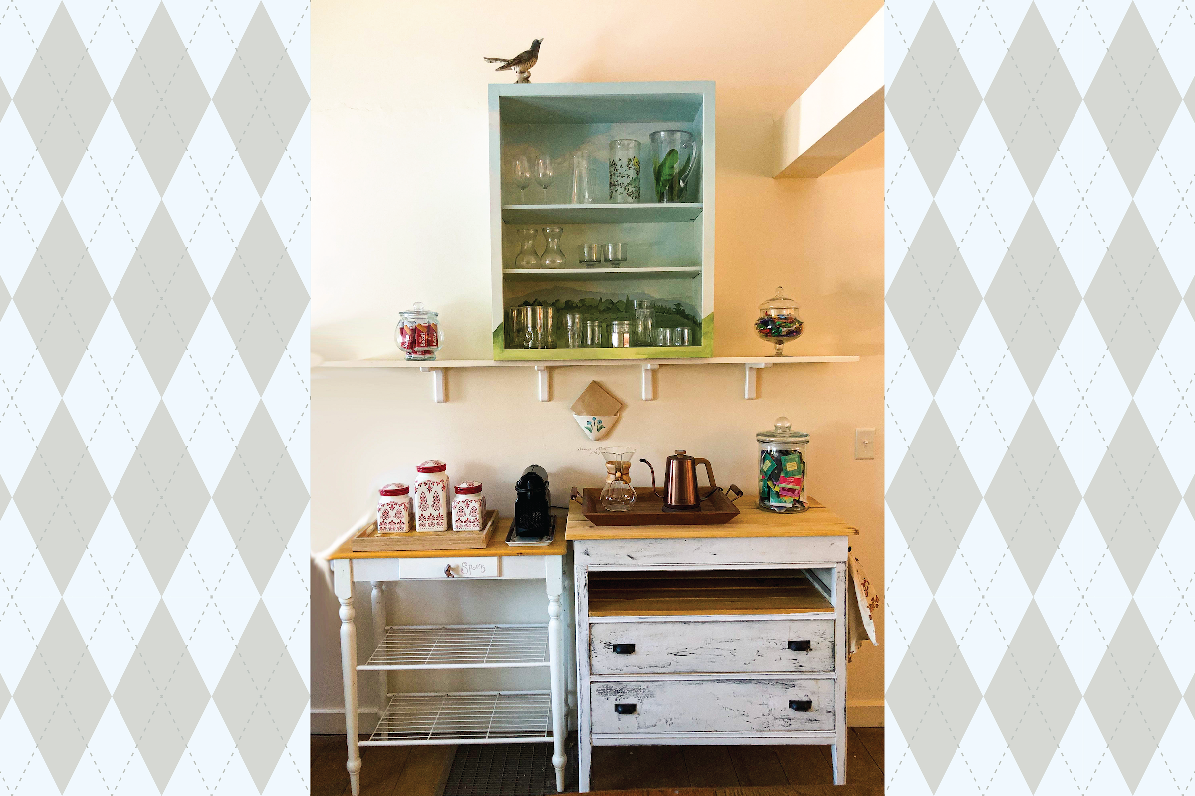 Our hot beverage station includes coffe, tea and hot chocolate as well as organic sugar, honey, and Biscoff biscuits. 