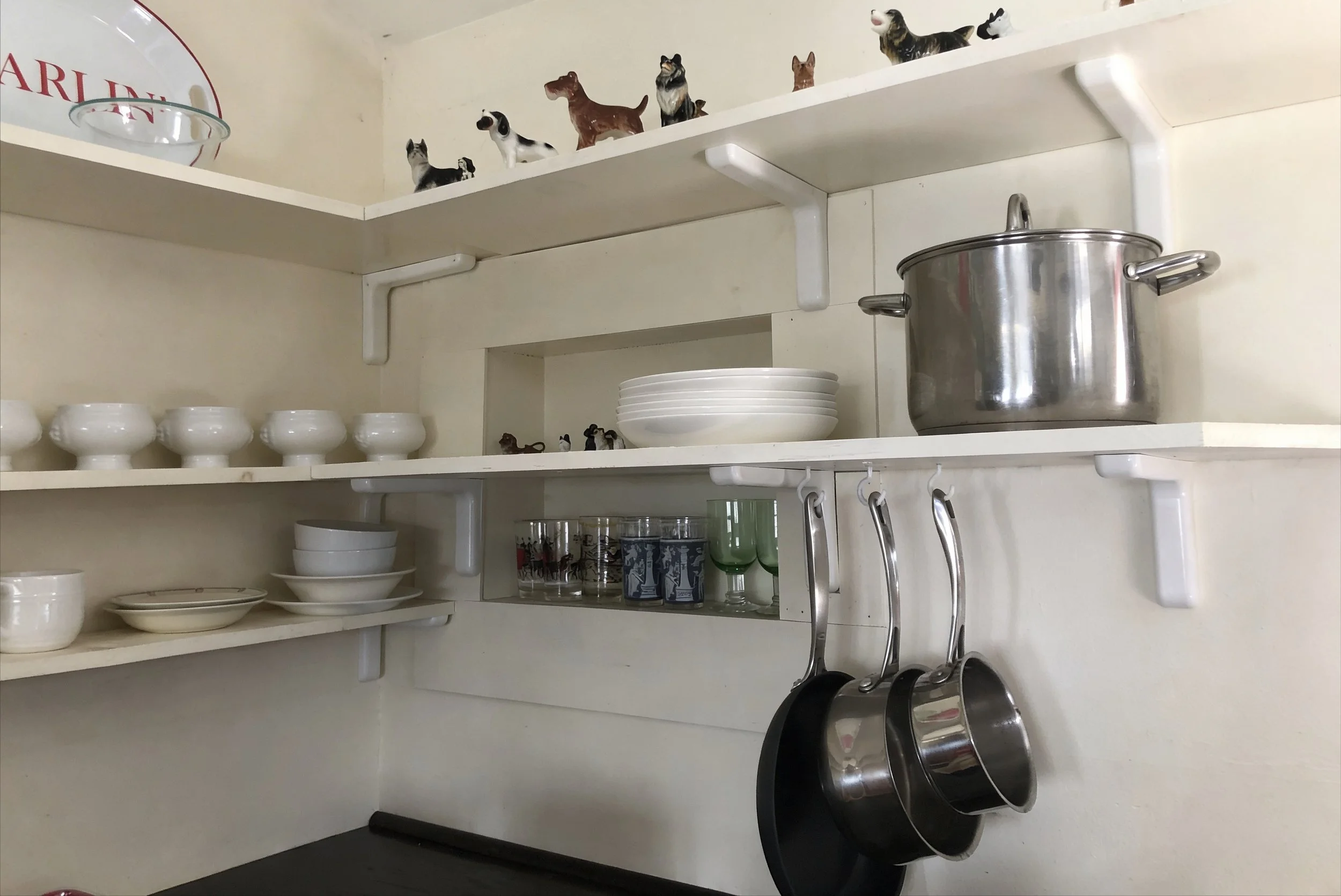 Our kitchen offers stainless steel and cast iron pots and pans, as well as one non-stick pan for those who prefer the option.