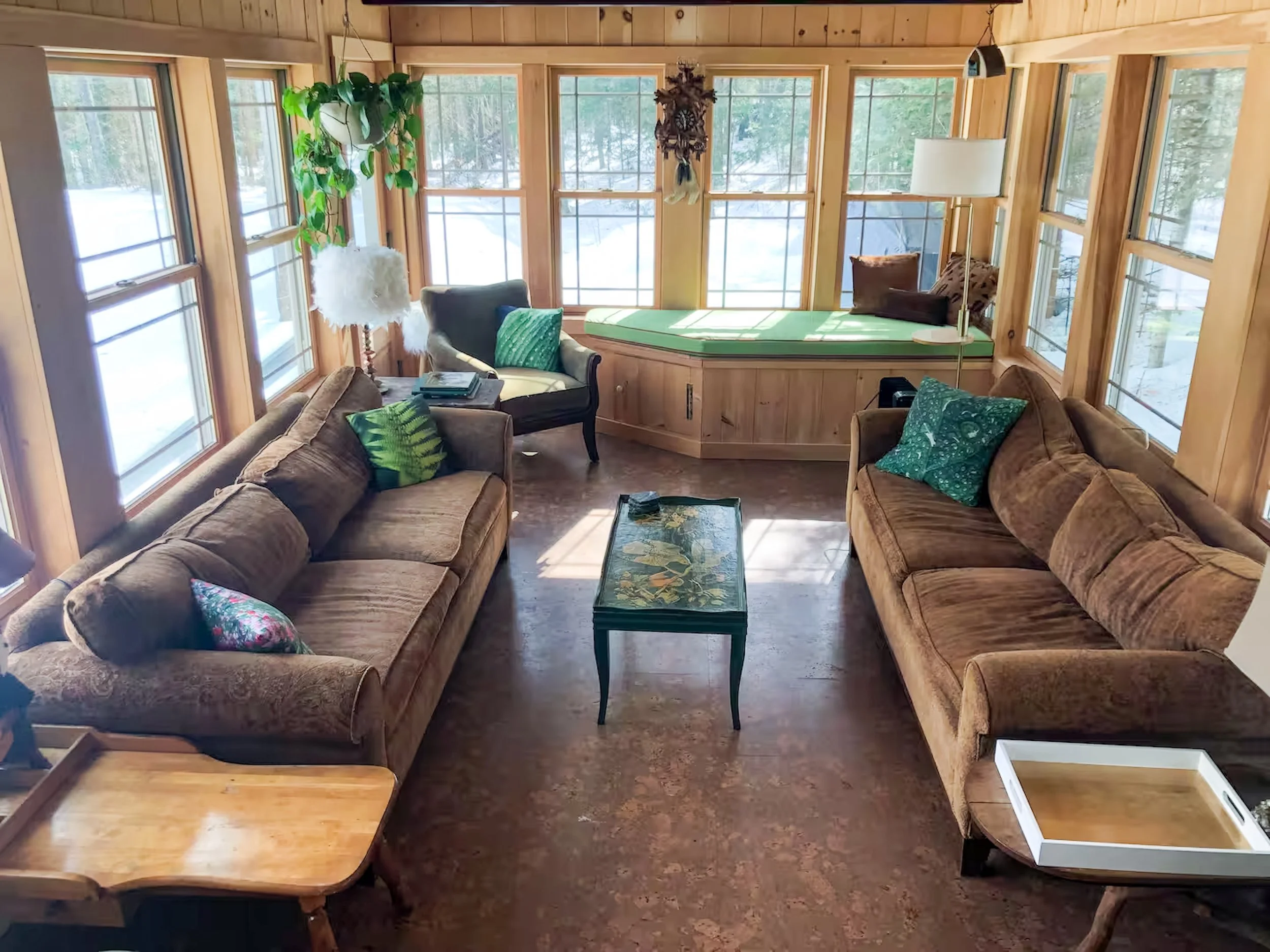 The heart of the Tea Haus is our four-season sunroom with heat and air conditioning.
