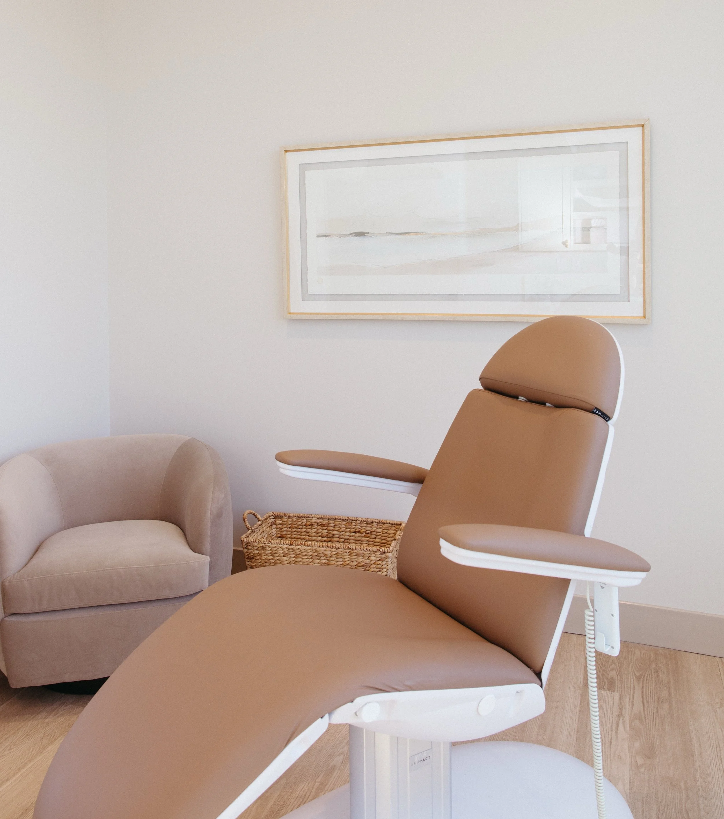 Take a look inside the rooms where your skincare goals become our priority🪽

Designed to feel calming, comfortable, and inviting, every detail of our space was created with you in mind.

.
[medspas, Murfreesboro medspa, Tennessee med spa, skincare c