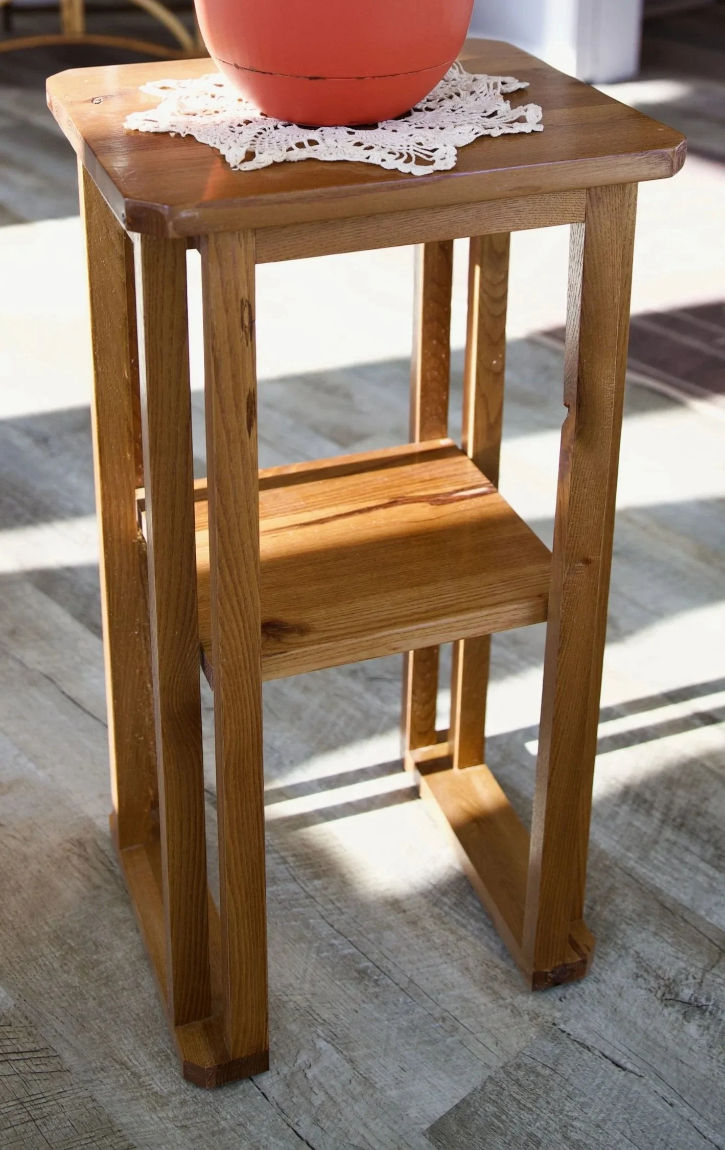 R.E. Arnold's handcrafted sassafras plant stand with lower shelf in Gettysburg PA