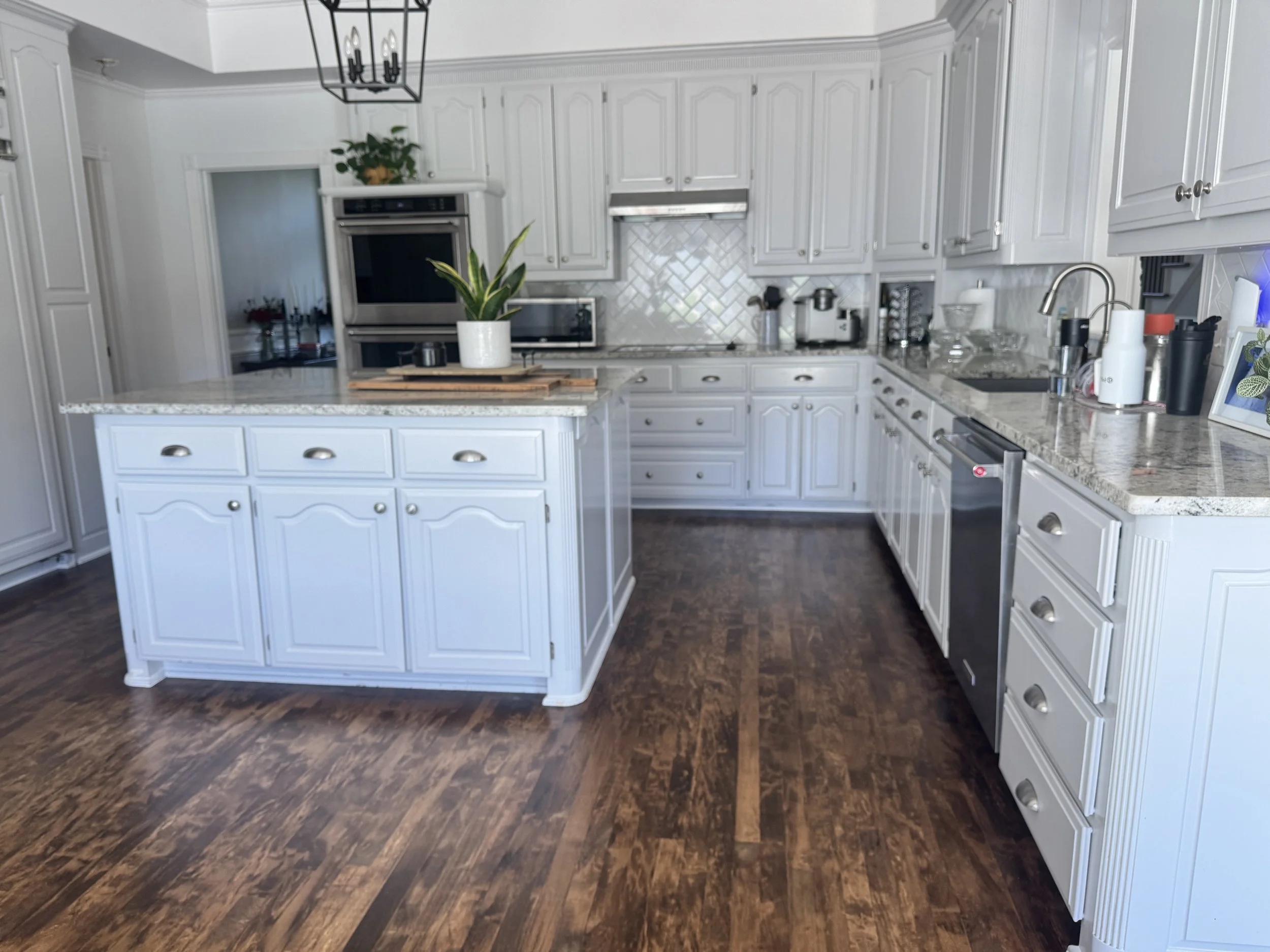 Walnut Hardwood Floor Refinish – Allen, TX
Existing walnut hardwood floors professionally sanded and refinished to restore their natural depth and elegance throughout the kitchen and living space.