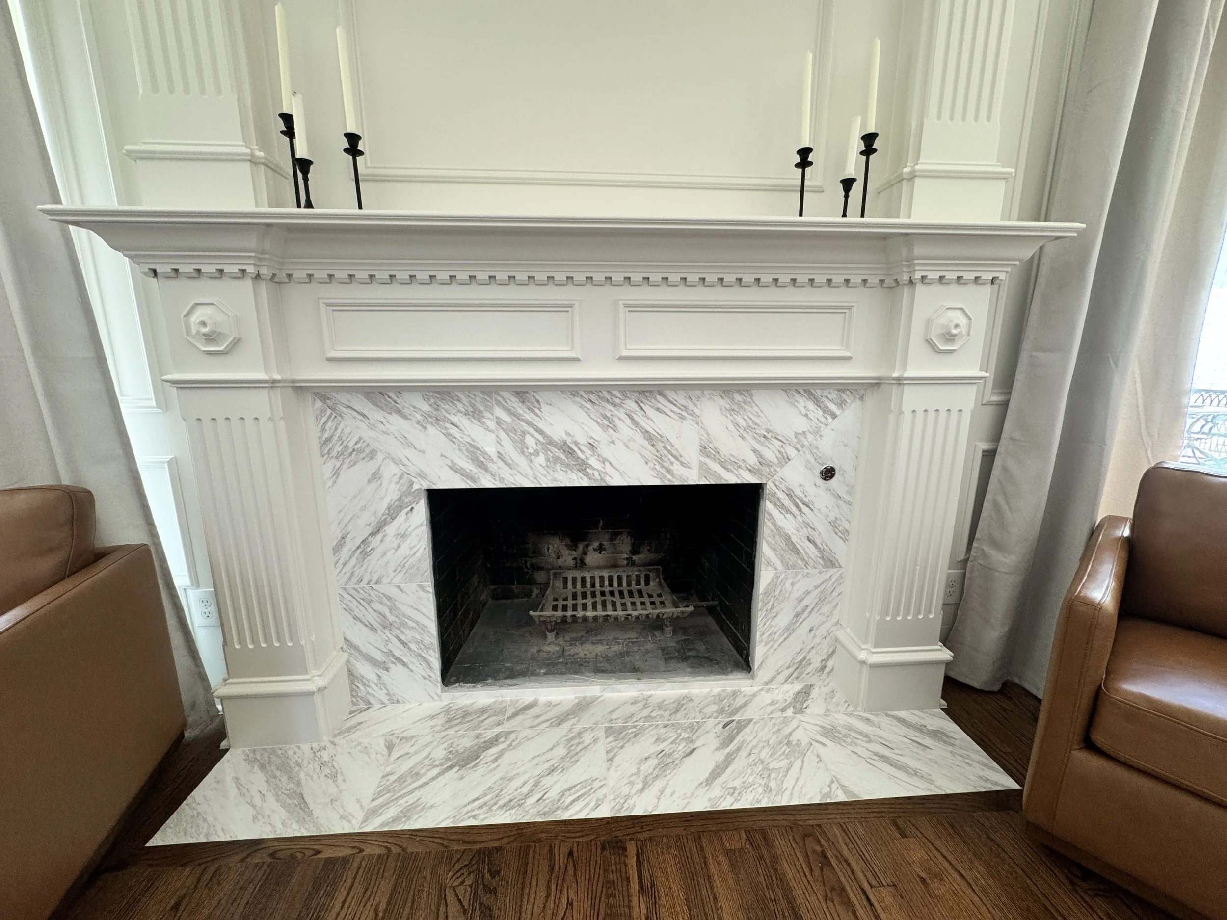 Custom Fireplace Tile Design – Allen, TX. Marble-look tile installed on the fireplace surround and hearth, creating a timeless focal point that enhances the warmth and elegance of the living space.