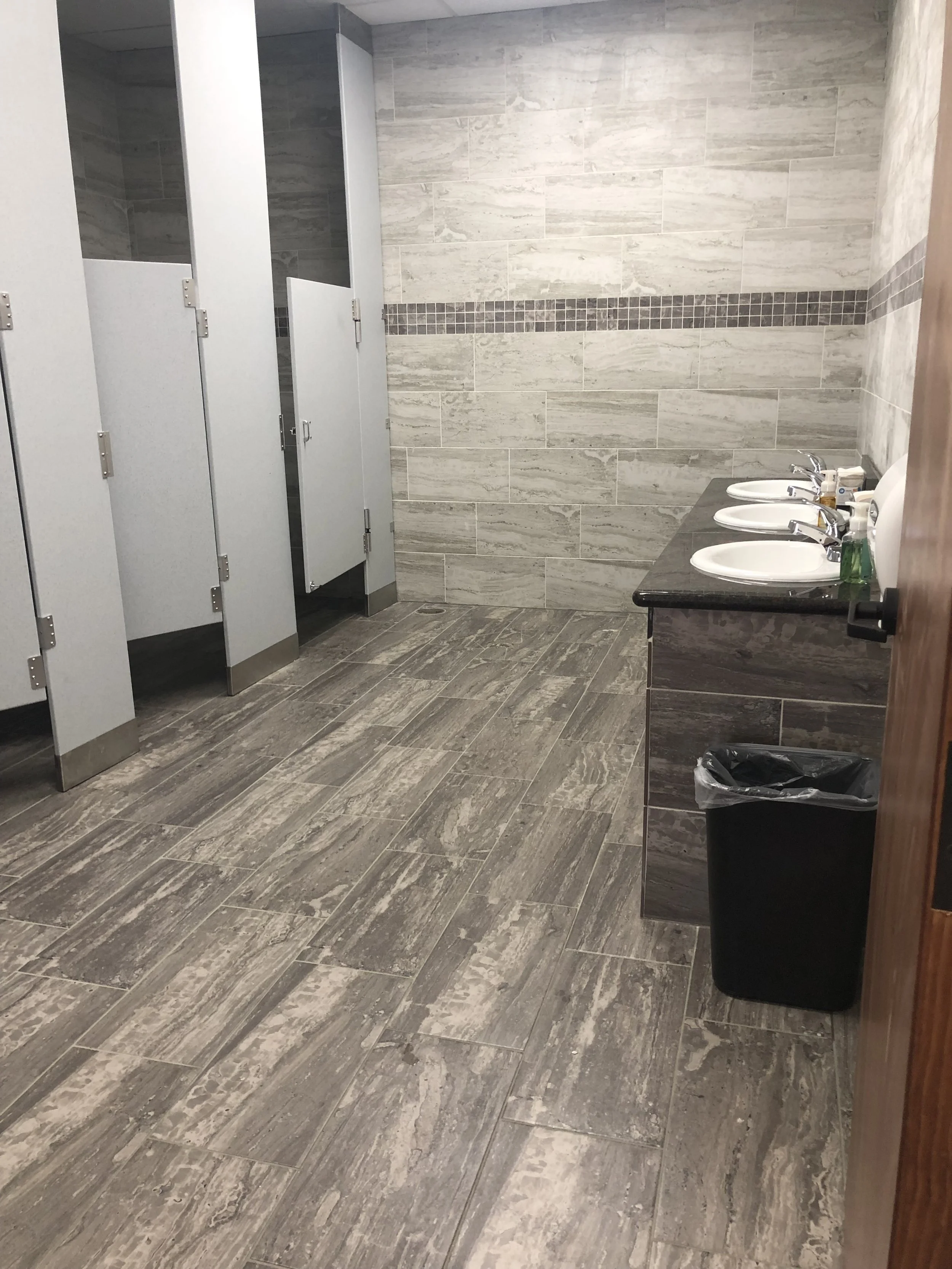 Commercial Bathroom Tile Installation – New Life Gospel Church, Lewisville, TX
Durable porcelain tile flooring and wall tile installed to create a clean, modern, and easy-to-maintain restroom space for church members and visitors.