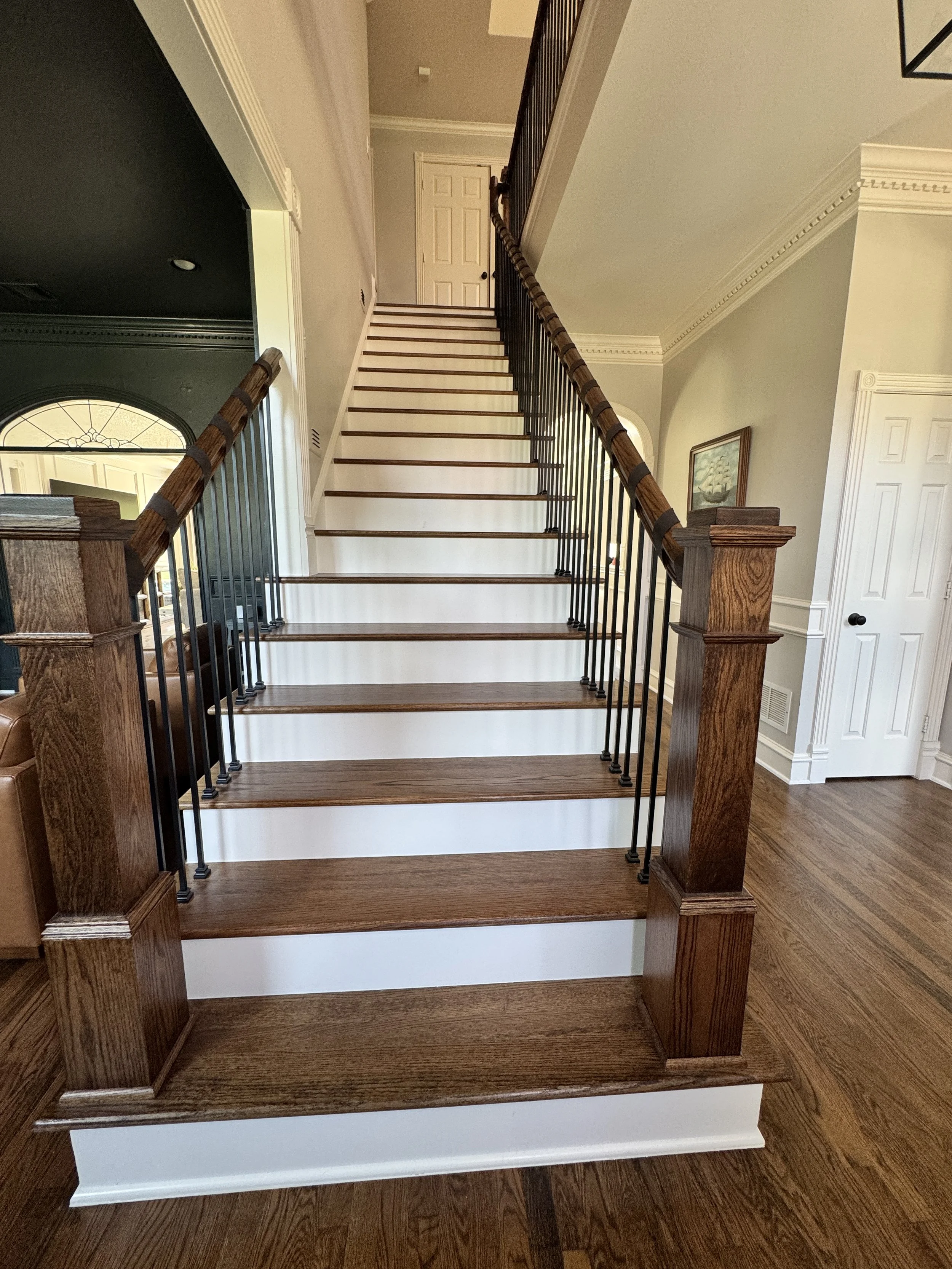 Custom Staircase Remodel – Allen, TX
The outdated staircase with painted wood balusters was completely removed and redesigned with solid wood treads, new posts, and modern iron balusters. The updated staircase was finished to match the existing hardw