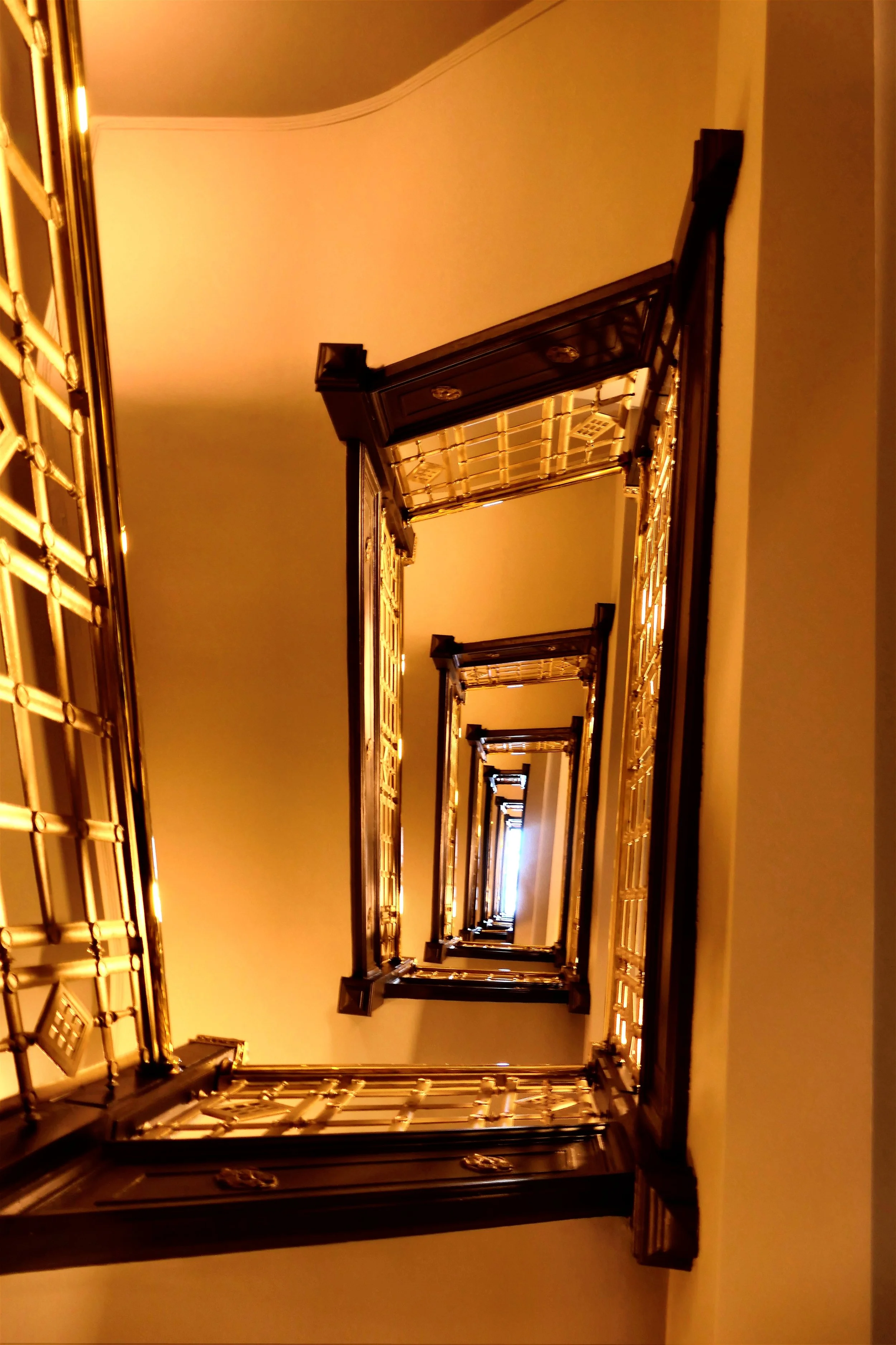 _251015_HotelFortGarry02_12x18.jpg