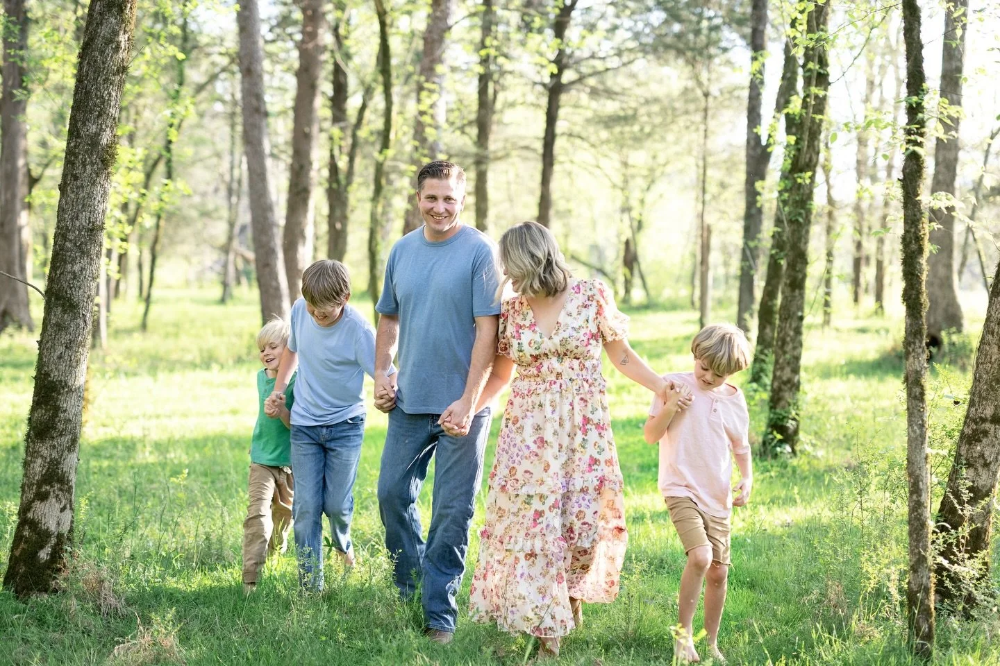 Sarah Eddlemon Photography is located in Farragut, Tennessee, serving families of Knoxville and surrounding East Tennessee areas. From engagement to maternity, and every stage of your family thereafter, I offer a full service approach to every photo 
