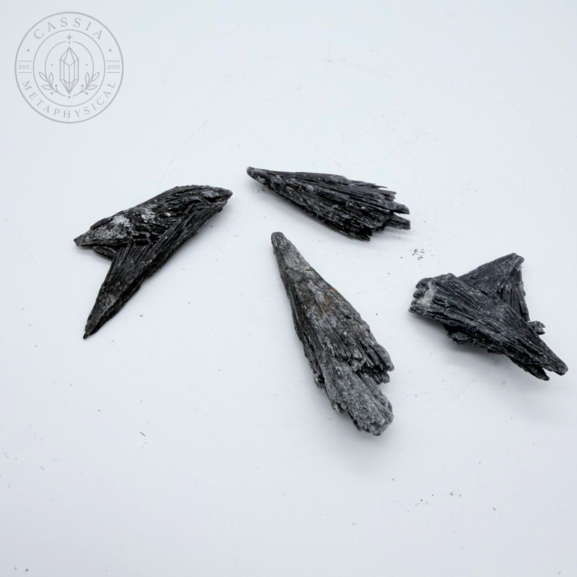 BLACK KYANITE FANS - MEDIUM-1.png
