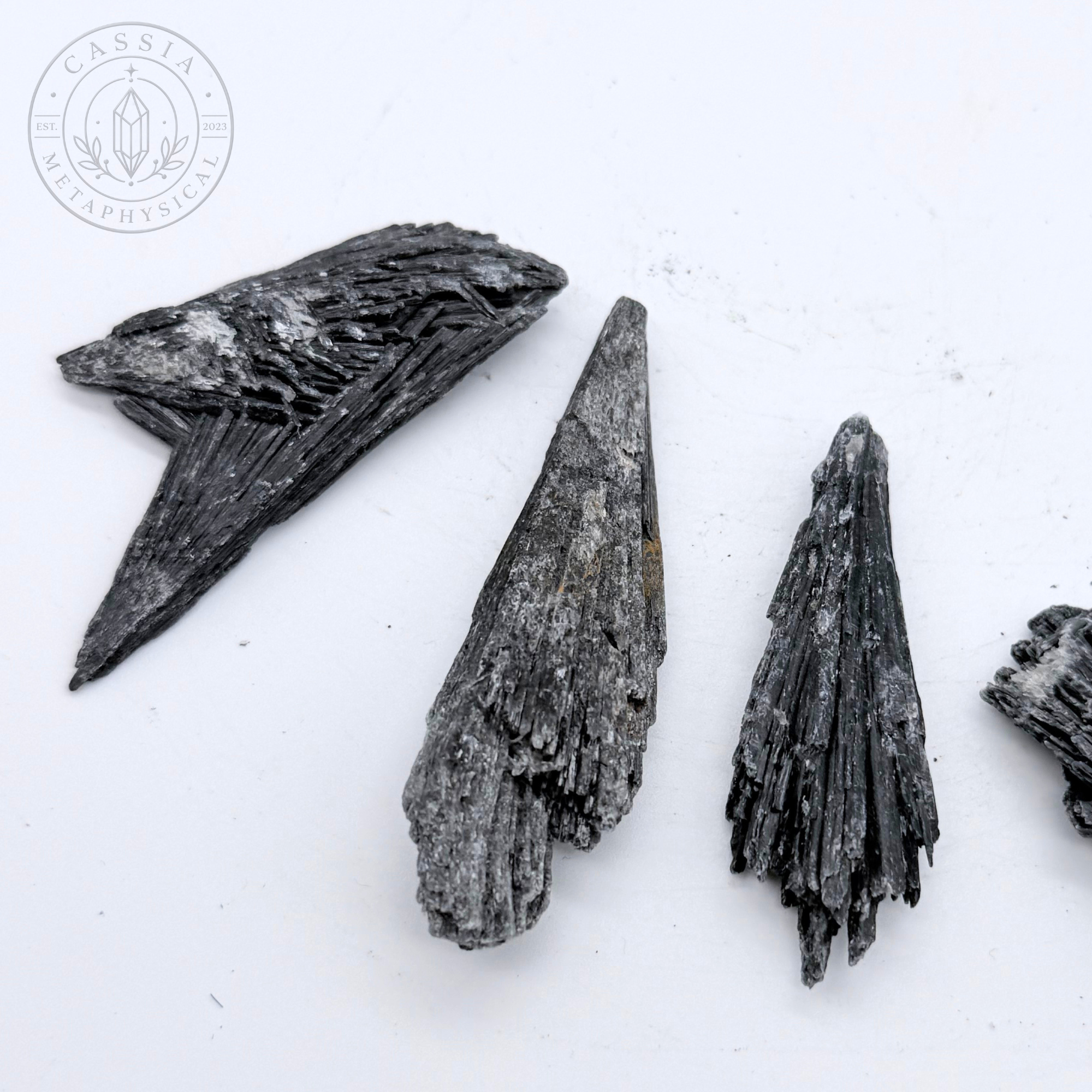 BLACK KYANITE FANS - MEDIUM-3.png