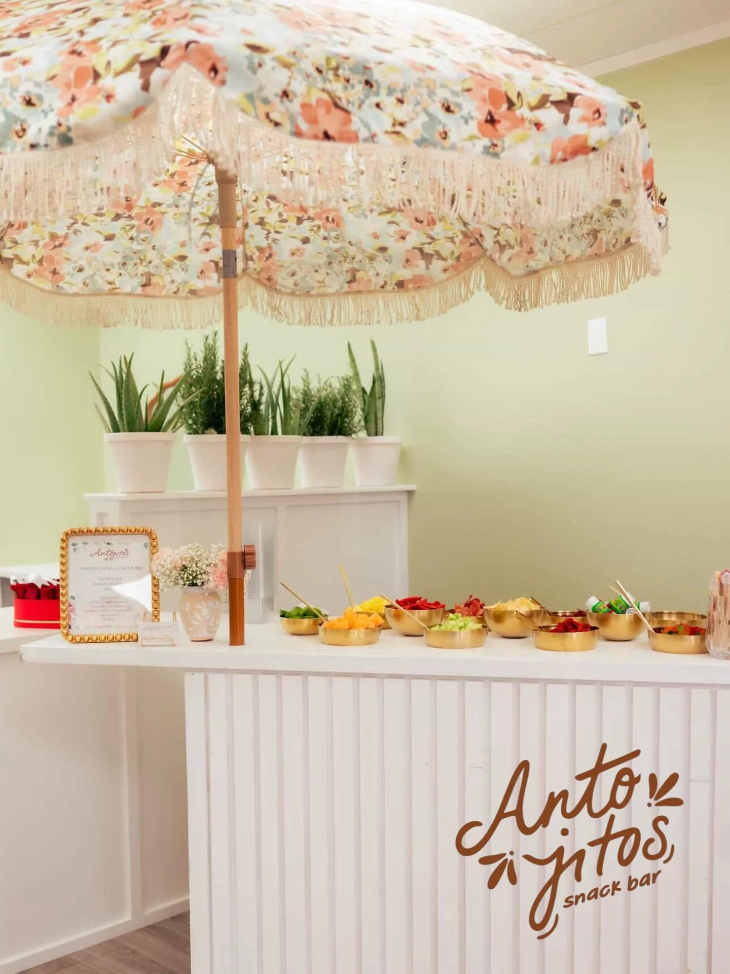 A dreamy set up + delicious snacks😍

We love making your events extra special! 💫

Book with @antojitos.snack.bar 🤎