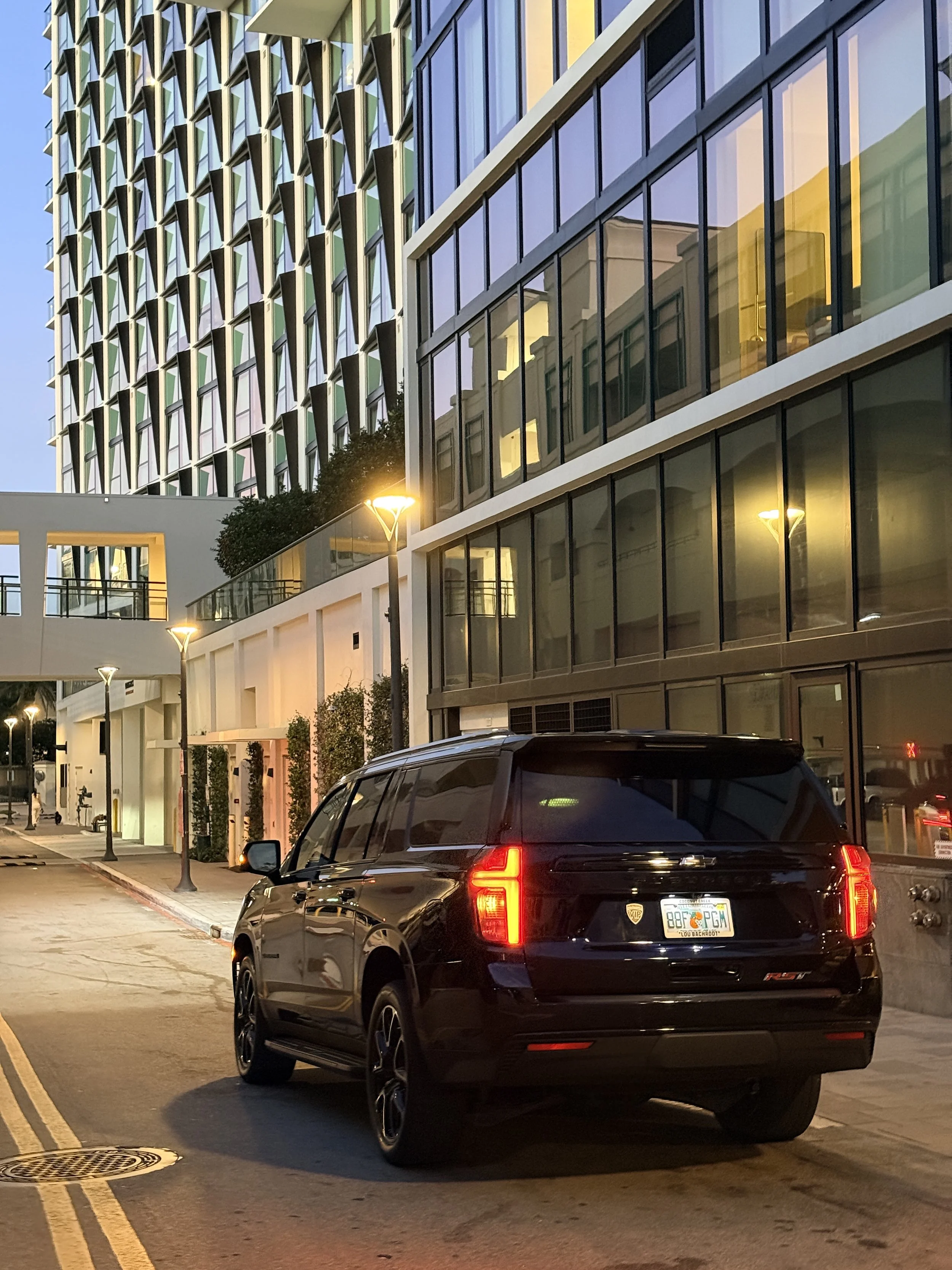 Luxury private rides in Boca Raton, Delray Beach & West Palm Beach. Reliable and discreet.
