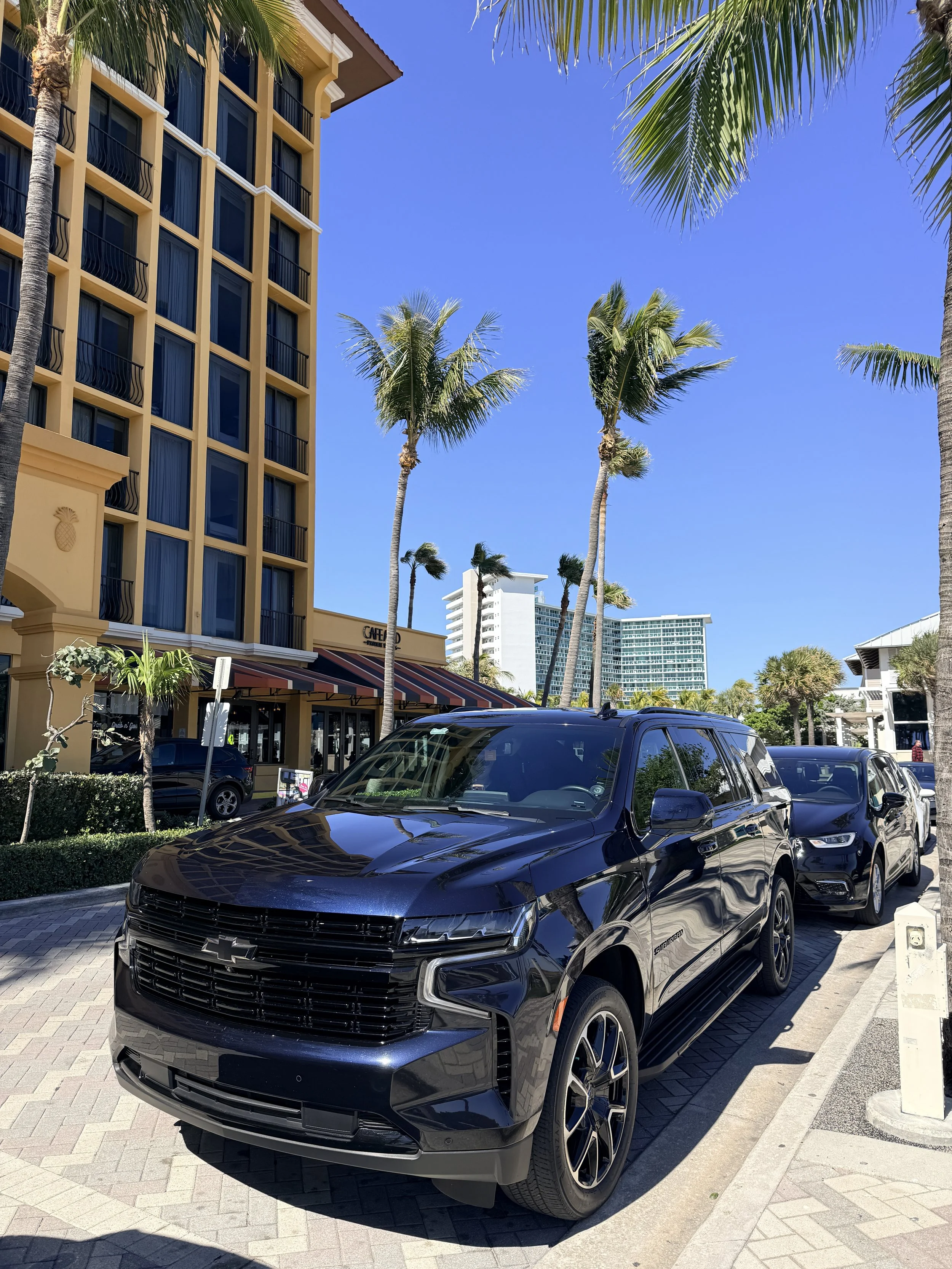 Airport transfers to MIA, FLL & PBI with professional private driver. 24/7 service.
