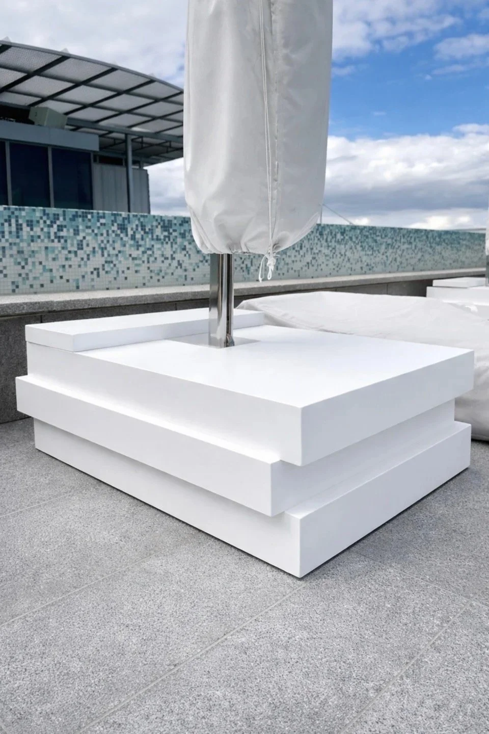 Outdoor Poolside Umbrella Tables - 2025