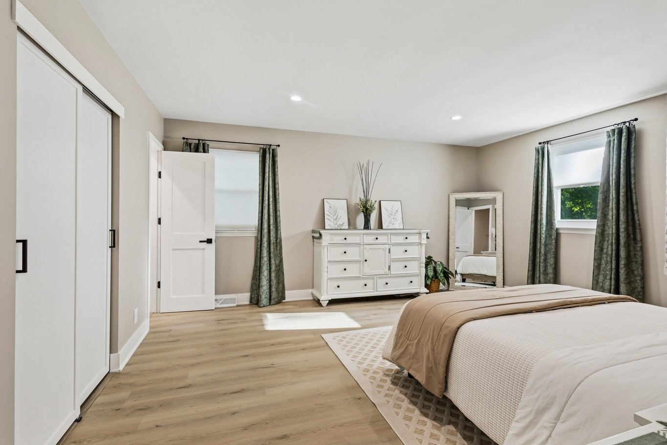 Clean. Bright. Ready to list. 📸
Recent interiors captured in South Jersey. #njrealtor #njrealestate #realestate #bedroomdecor