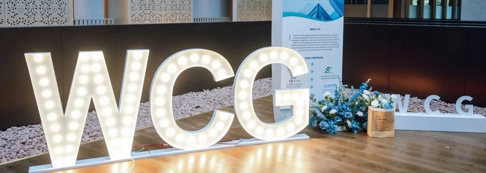 Lightbox sign of Wonderland Construction Group.