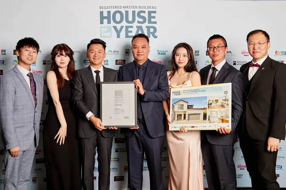 Wonderland Construction Group team receiving the 2024 Master Builders House of the Year Silver Award.