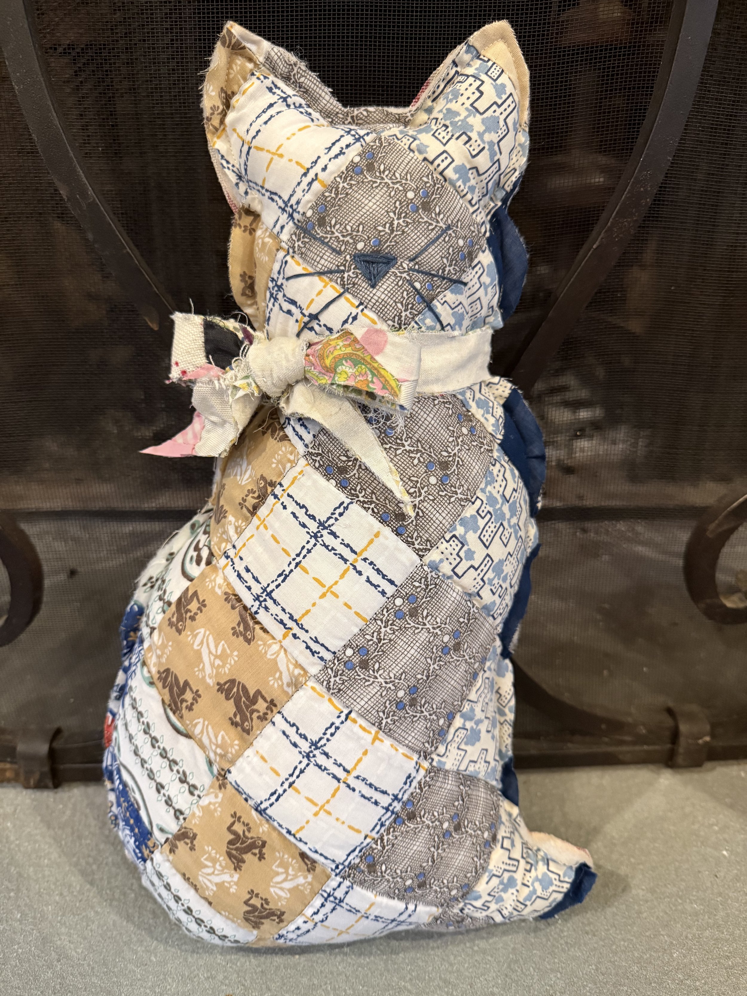 Vintage Quilted Cat Accent Pillow - Quilted Bow