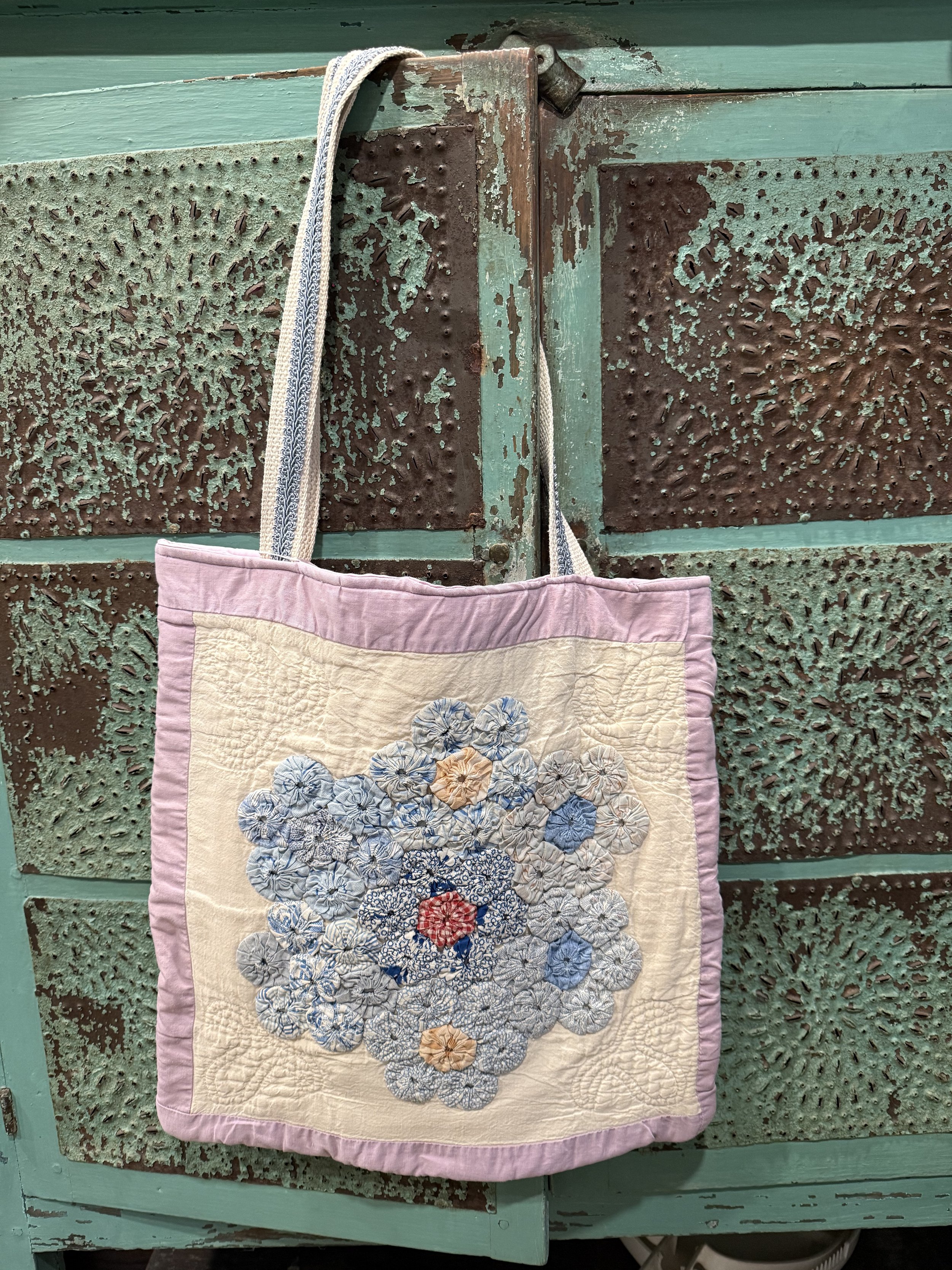 Double Sided, Vintage Yo-Yo Quilt Tote Bag - Red Center