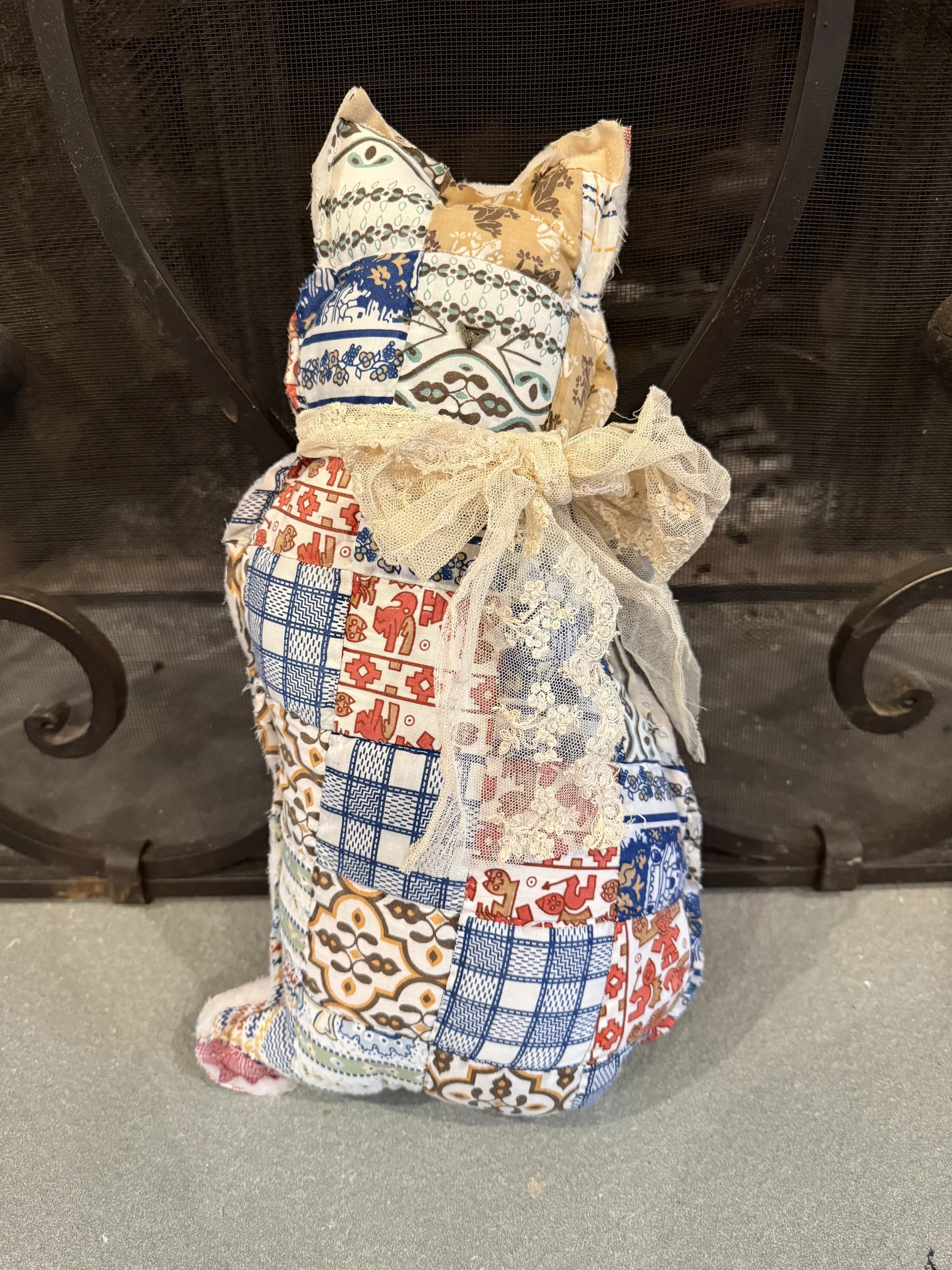 Vintage Quilted Cat Accent Pillow - Lace Bow