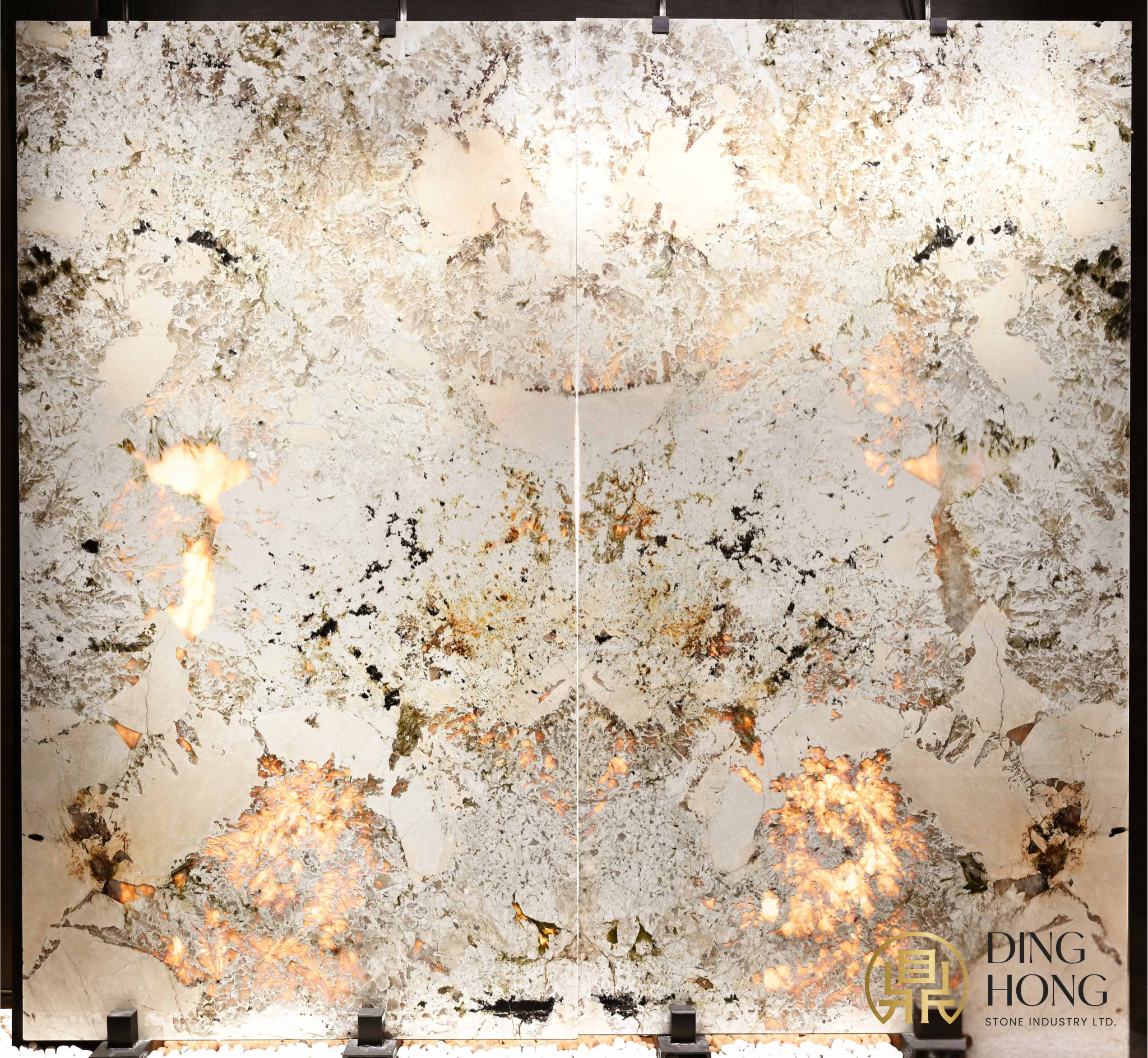 Jade Laurel Garden (Light On)