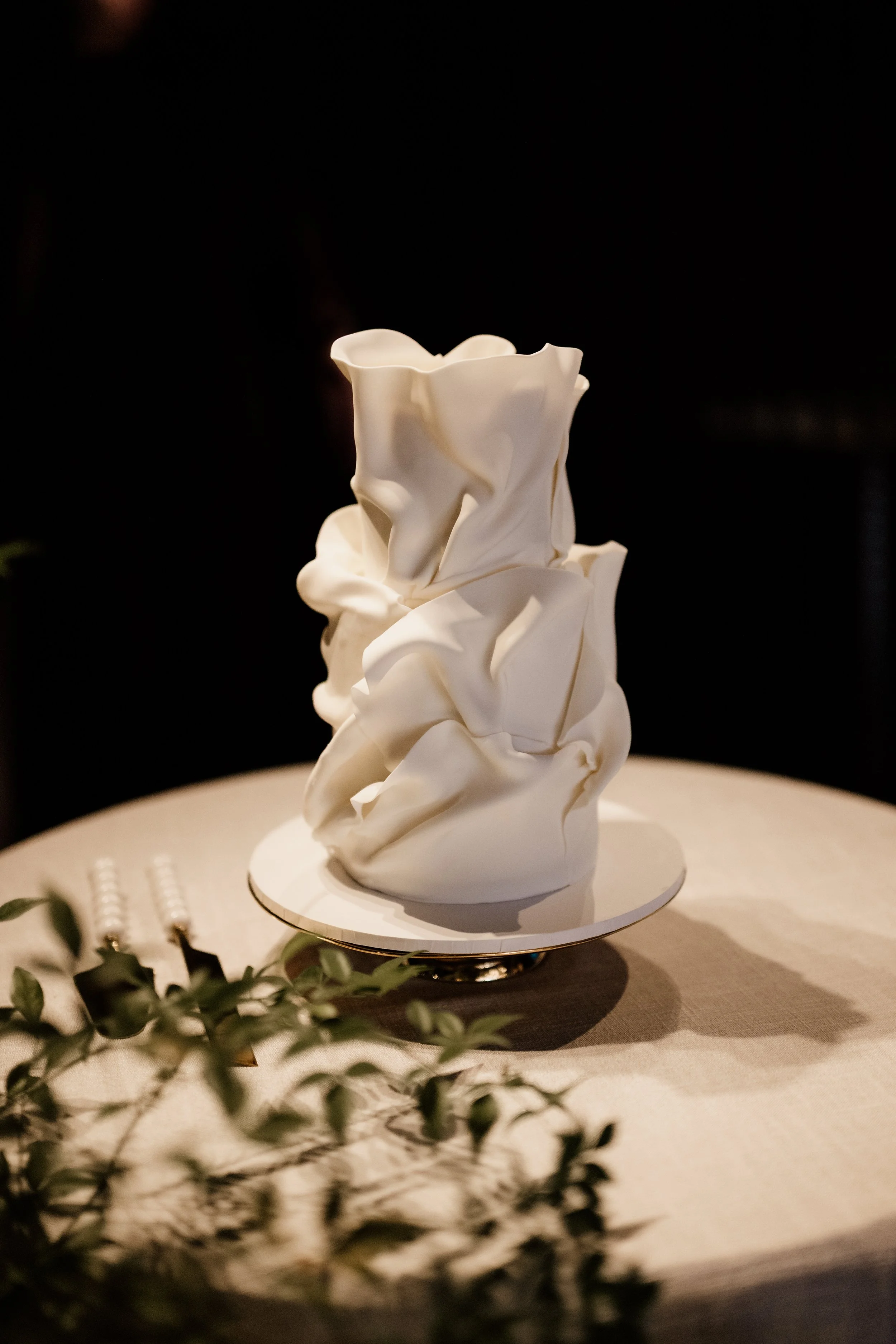 Melbourne wedding cake. Miss ladybird cakes. Luxury wedding cake styling