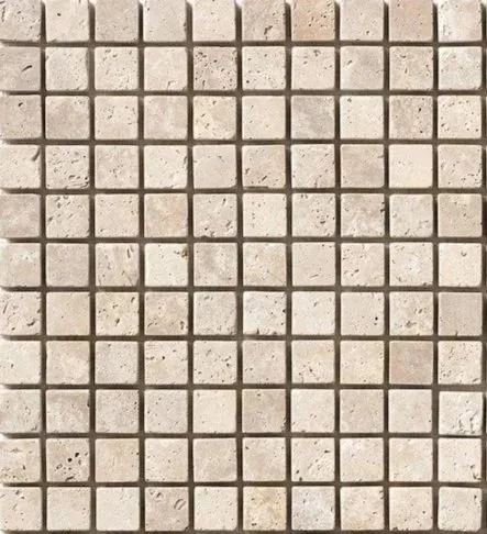 Revestimiento de azulejos pequeños, cuadrados, de color beige con algunas manchas