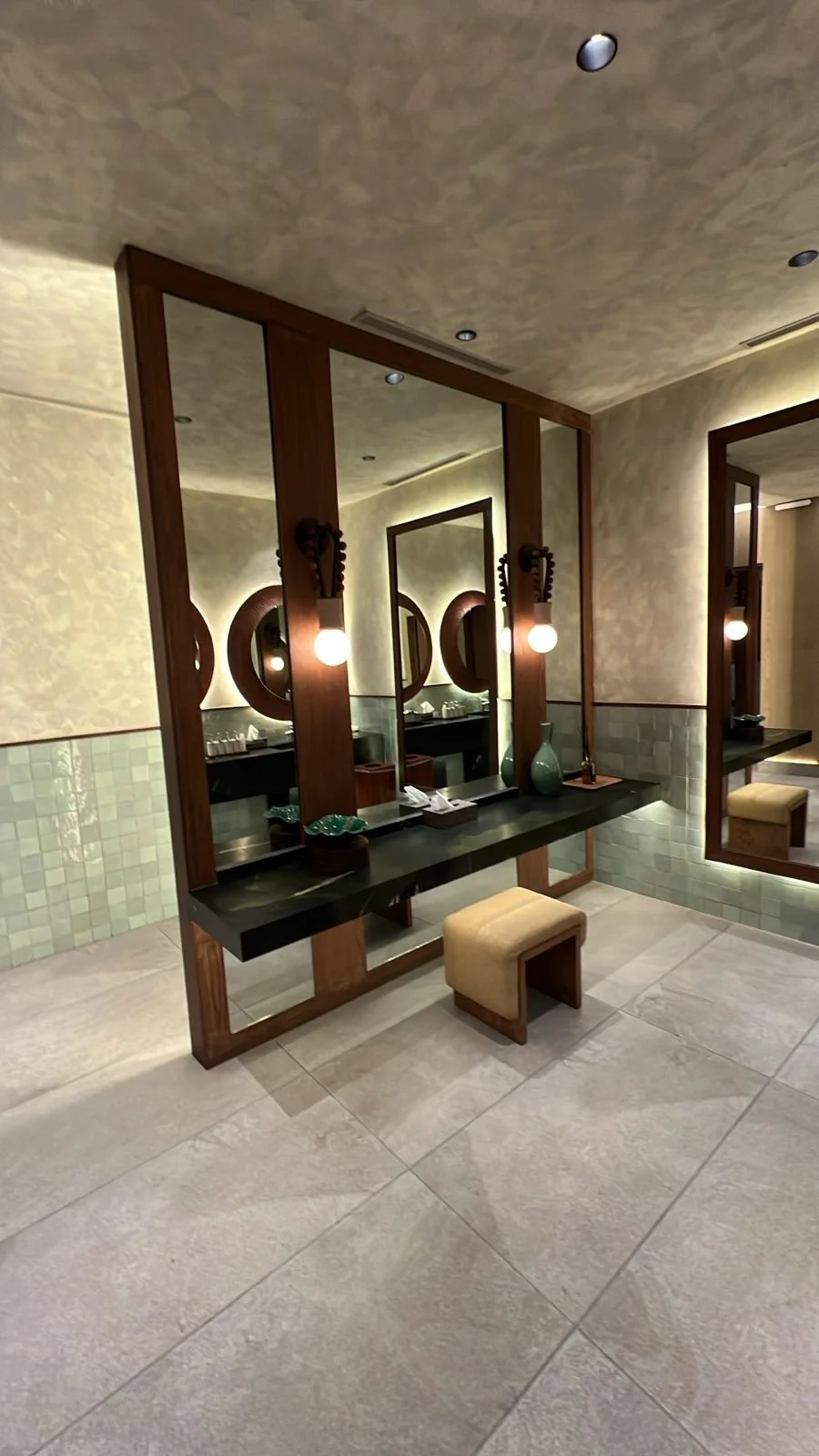 Vanity Cuarcita Avocado Leather