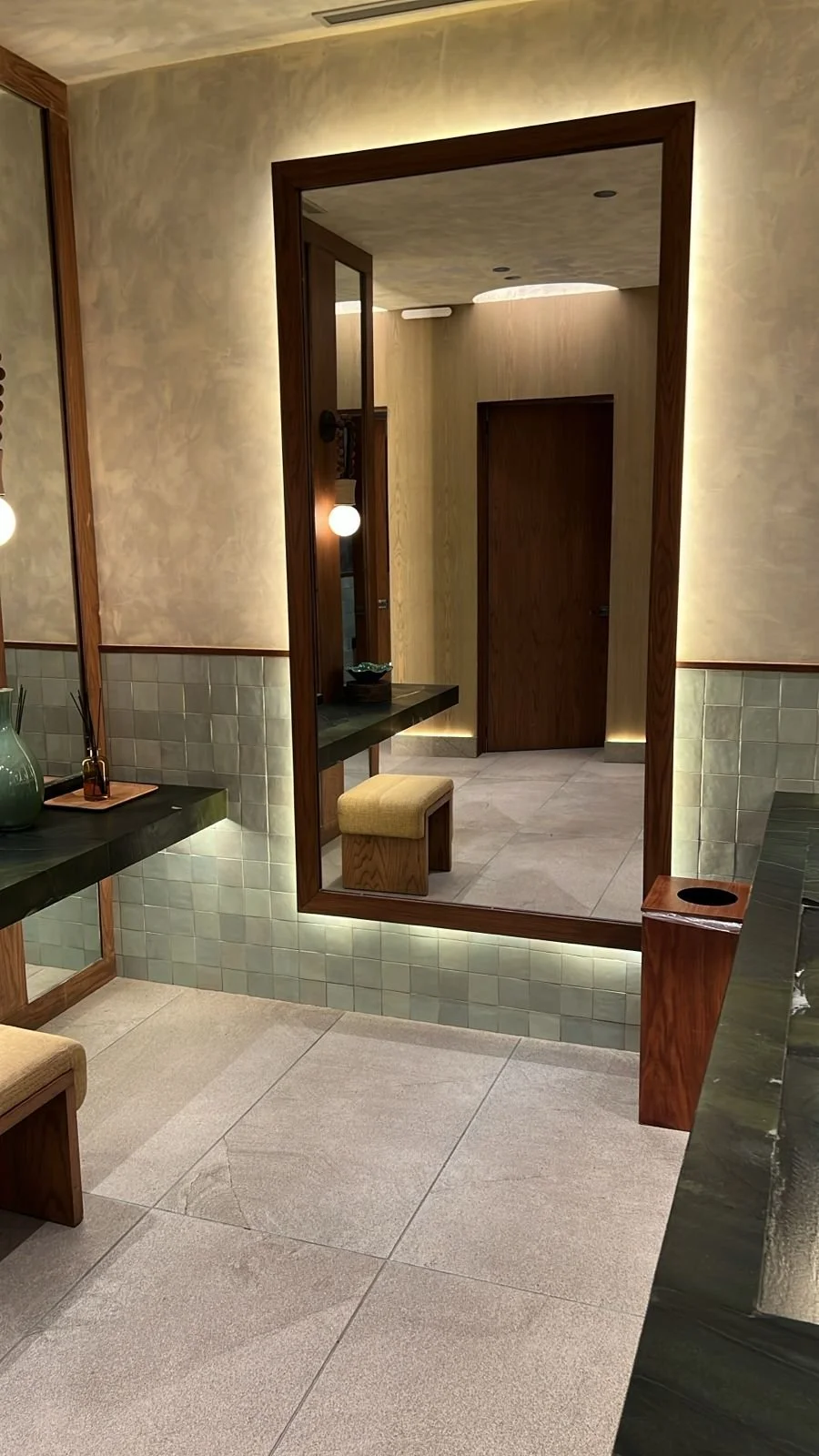 Vanities Cuarcita Avocado Leather