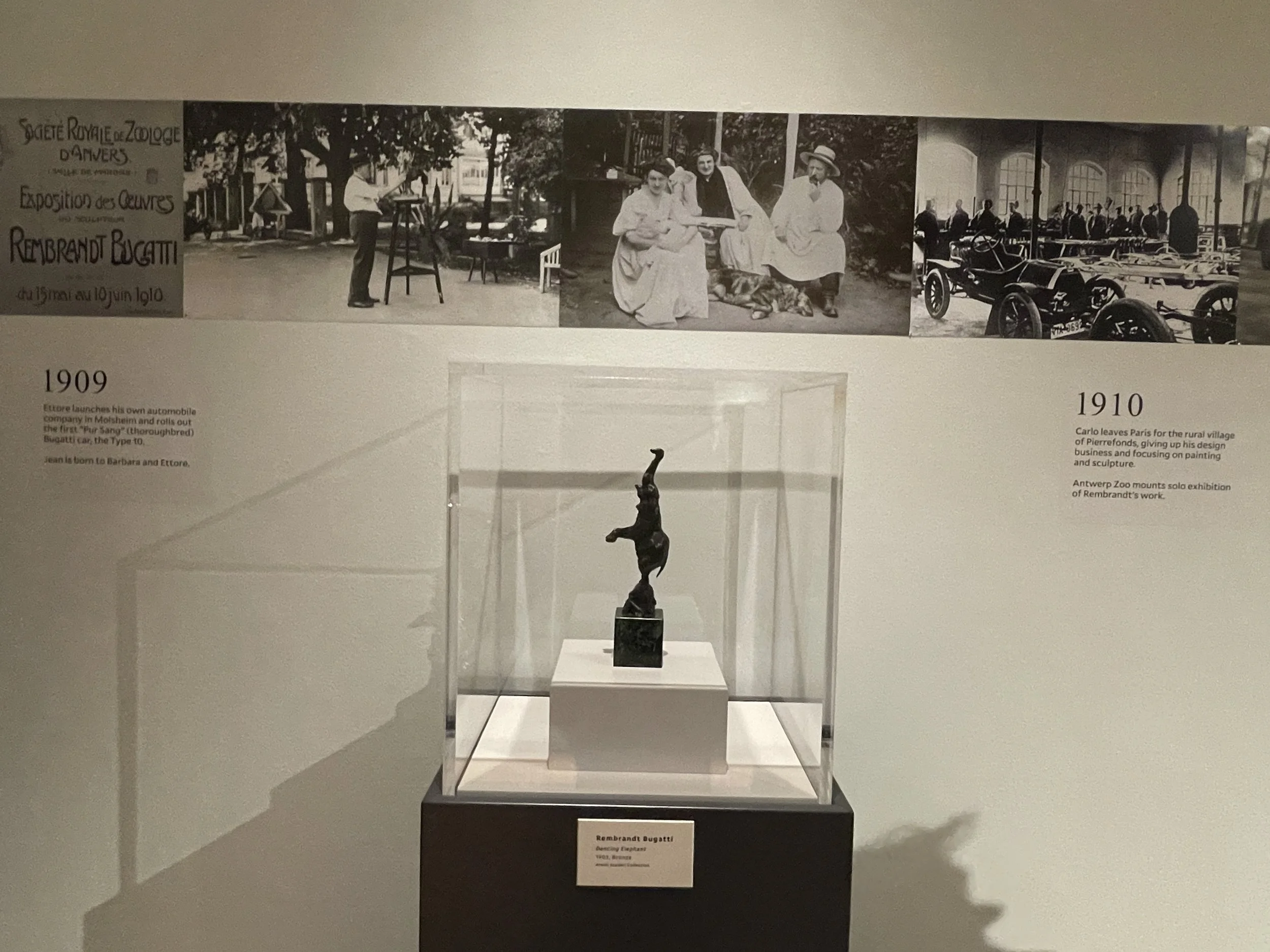 Bugatti Exhibit - Gallery interior sculpture