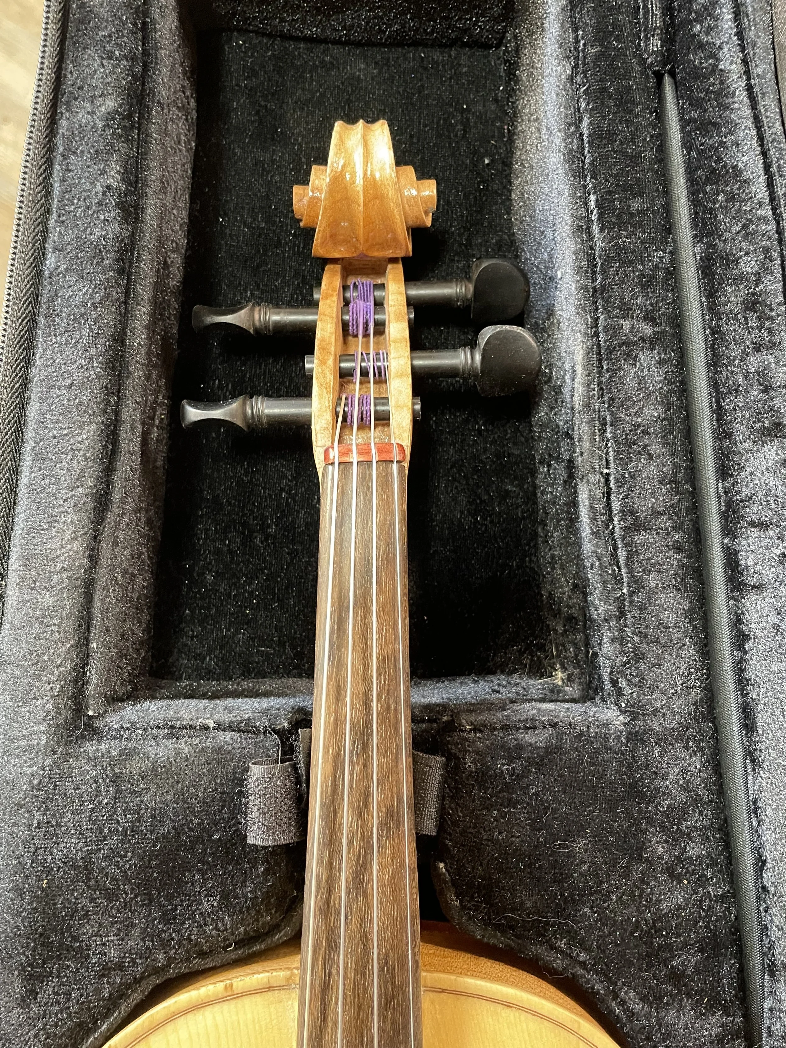 At the scroll and upper neck, the workmanship becomes intimate — clean carving, settled lines, and durable fittings shaped for long use.