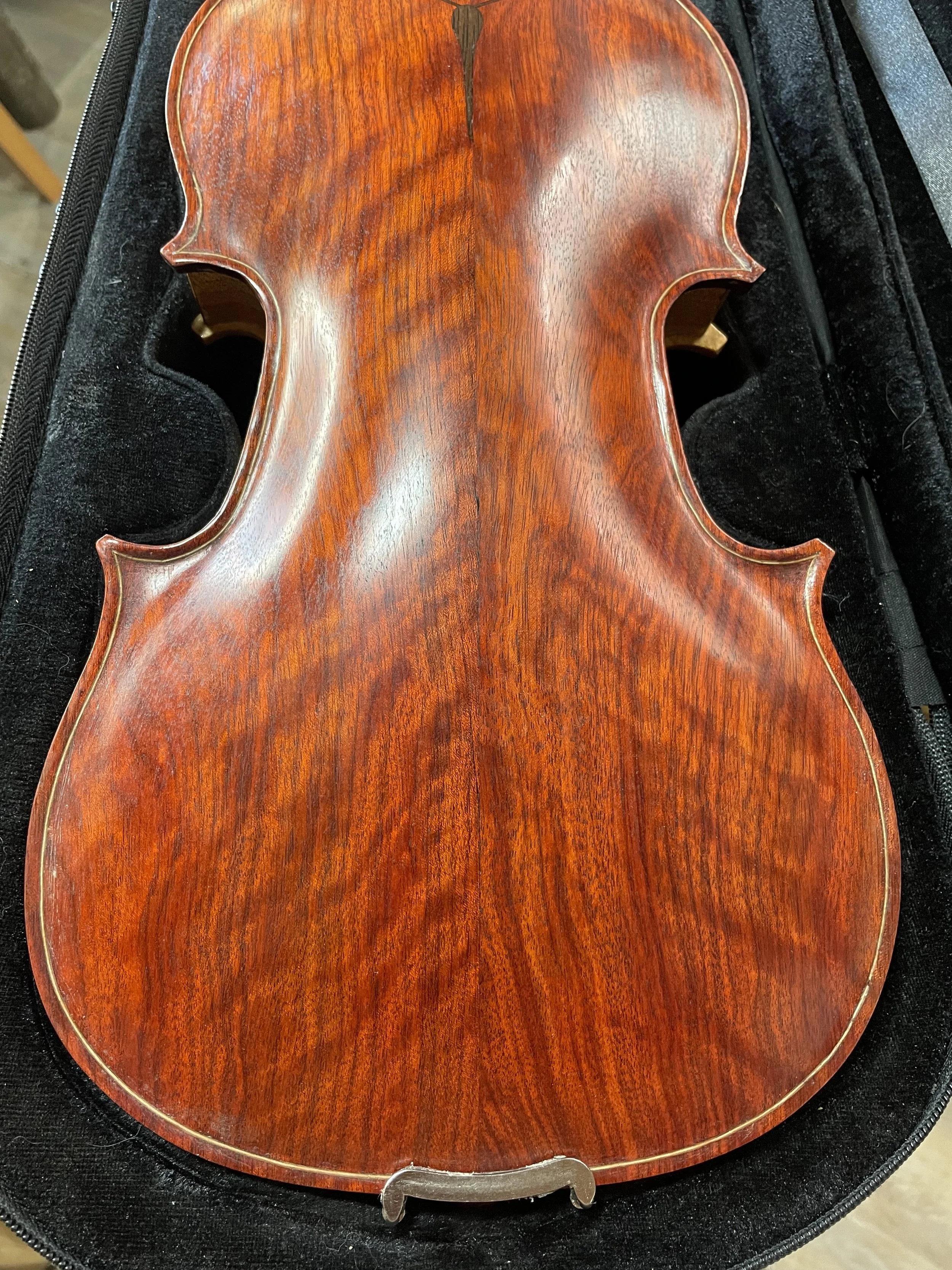 The bloodwood back gives Amadea its counterweight: dense, warm, and unmistakably assertive in character.