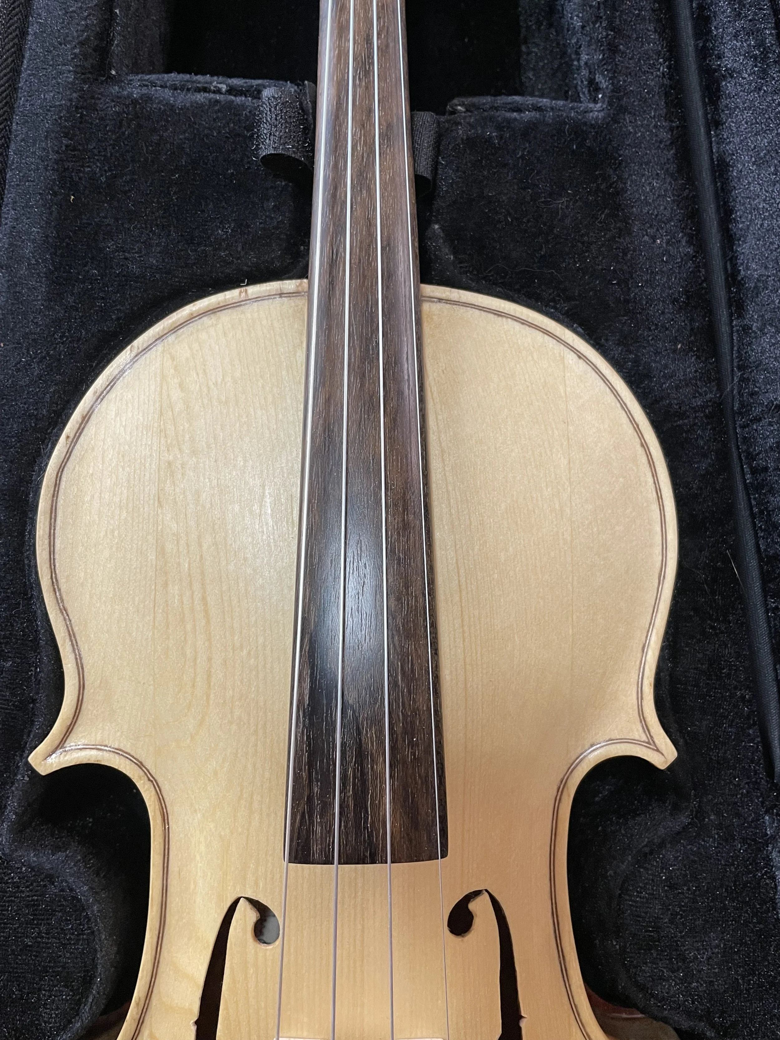 The upper table reveals the composure of the front, open spruce, restrained edgework, and dark lines held in careful proportion.