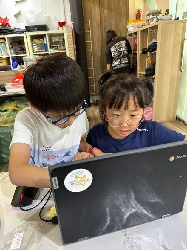 Primary school students preparing a 3D model for printing during a STEM workshop