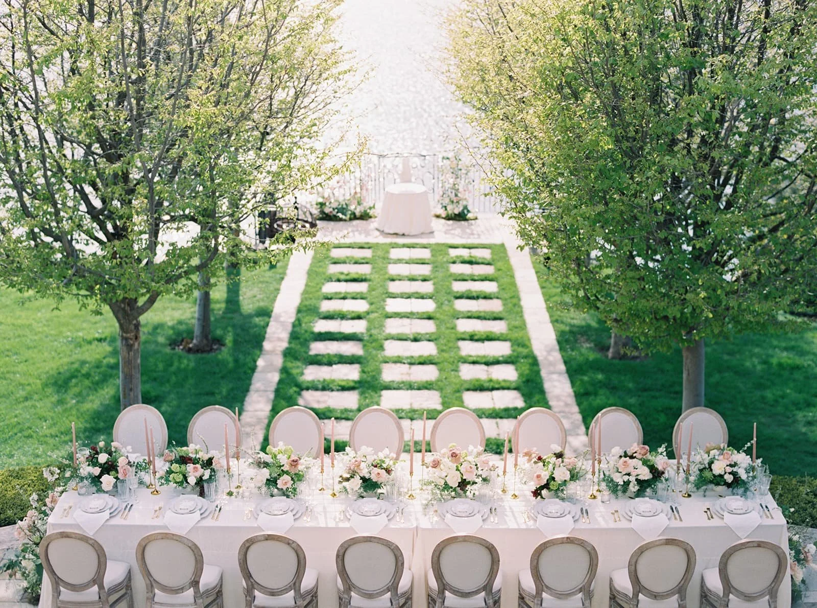 Twig & Bloom floral studio creating romantic, elegant flower arrangements for Calgary and surrounding area. Twig & Bloom Calgary offers premium floral design and delivery, specializing in wedding florals, event flowers, and arrangements for everyday 