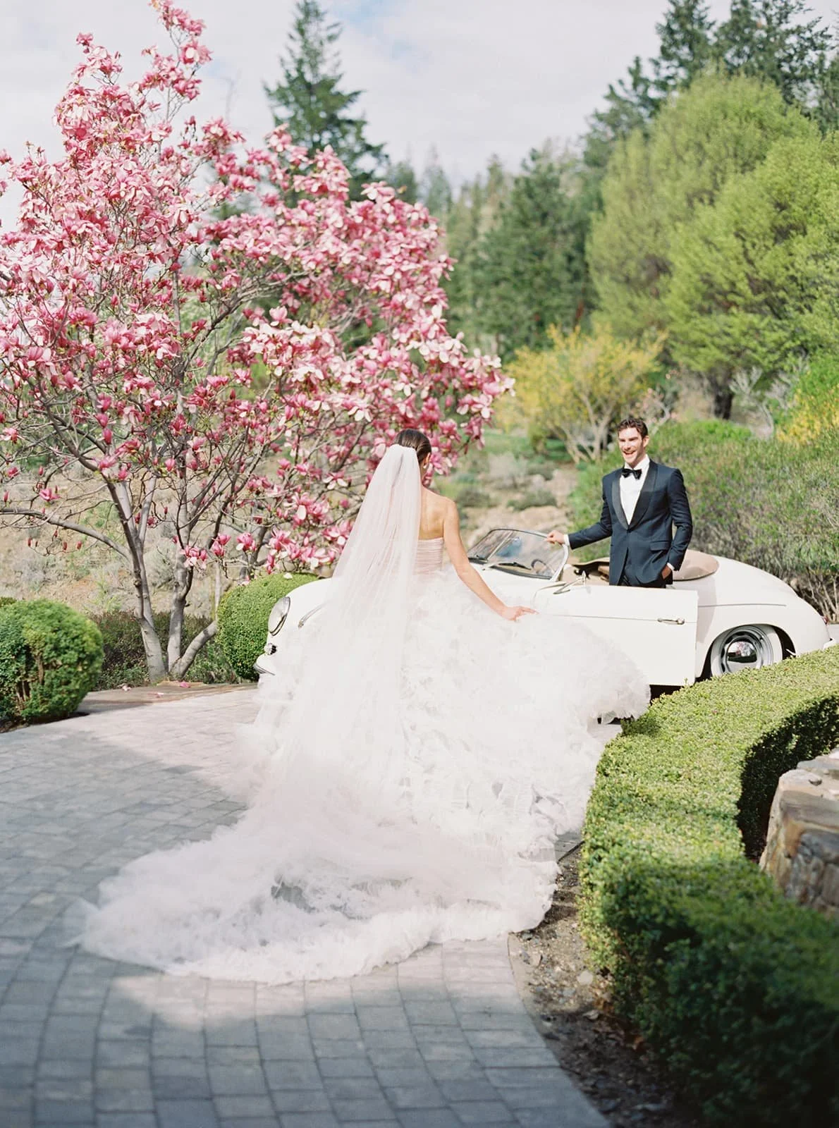 Twig & Bloom floral studio creating romantic, elegant flower arrangements for Calgary and surrounding area. Twig & Bloom Calgary offers premium floral design and delivery, specializing in wedding florals, event flowers, and arrangements for everyday 