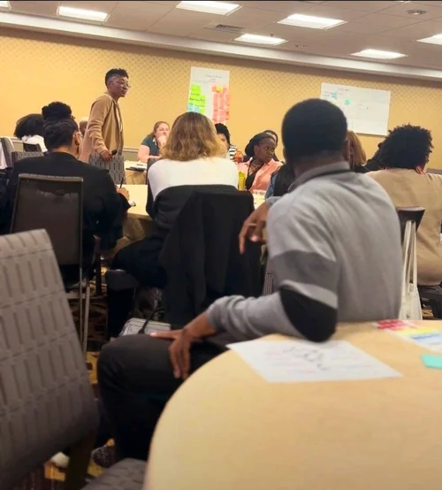 LaTia Few facilitating a workshop