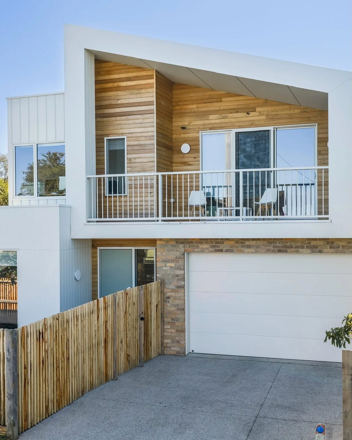 Our recent project in Williams Street, Inverloch. 

Clean architectural lines meet warm, textural finishes in this beautifully crafted coastal home.