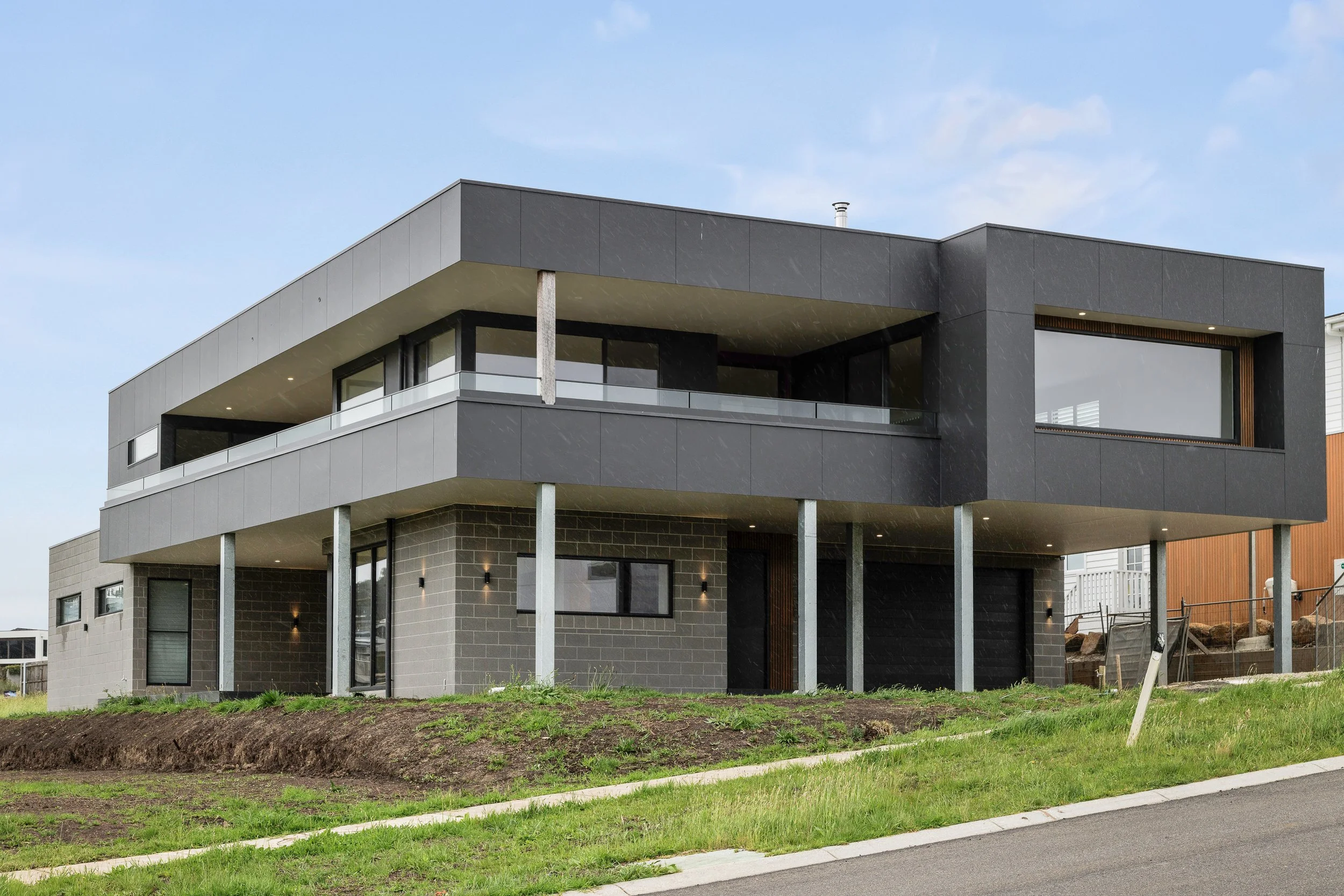 What to Consider When Choosing the Right Builder for Your Dream Home