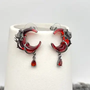 Gun-Black Rose Wrapped Red Moon