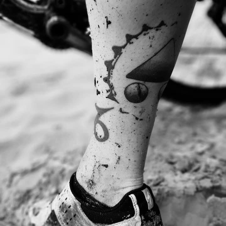 De meeste dromen zijn bedrog tenzij je besluit ze te gaan leven.

Vanaf kinds af aan was ik nieuwsgierig naar de buitenwereld.
Vragen hielden me bezig.
Waarom is het heelal oneindig?
Waarom blijft de maan hangen en valt deze niet naar beneden?
Hoe ka