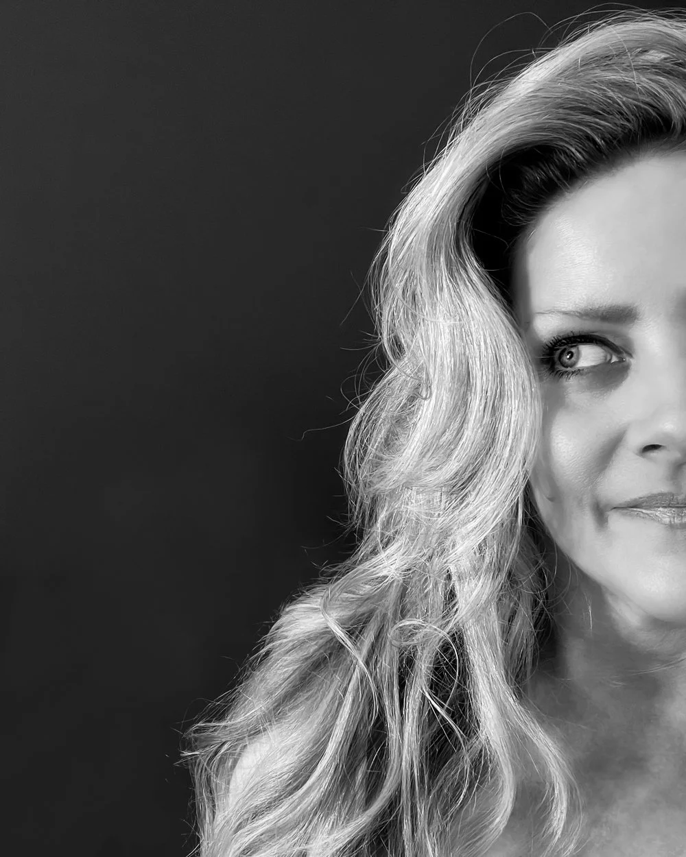 Black and white portrait of female artist, Kelly O'Leary, in Savannah, Georgia