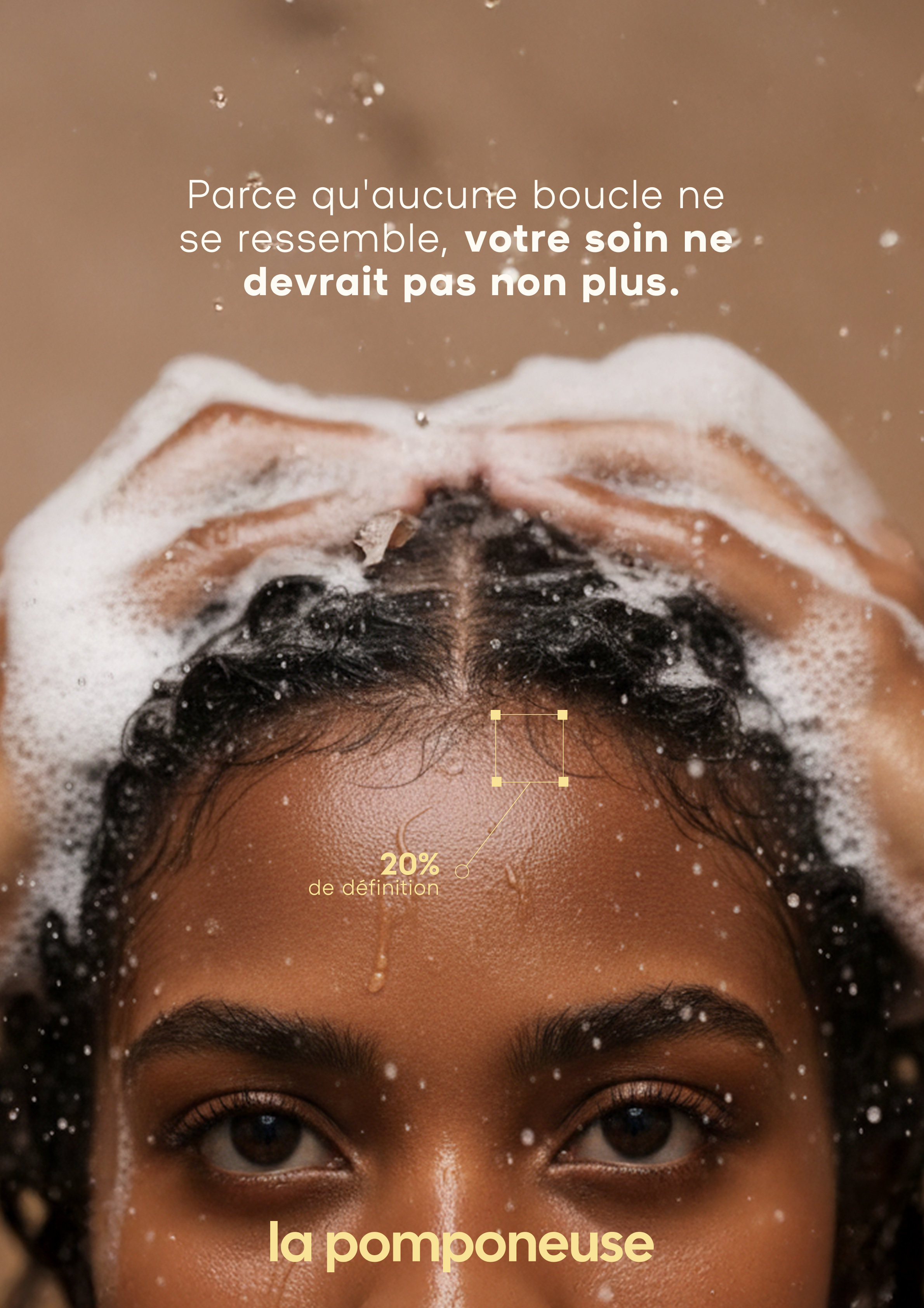 Une personne se lave les cheveux à la douche. Le texte en français explique que pour que la coiffure ressemble, les soins doivent continuer. Il y a également un graphique indiquant une définition de 20% sur un point précis au centre du front.