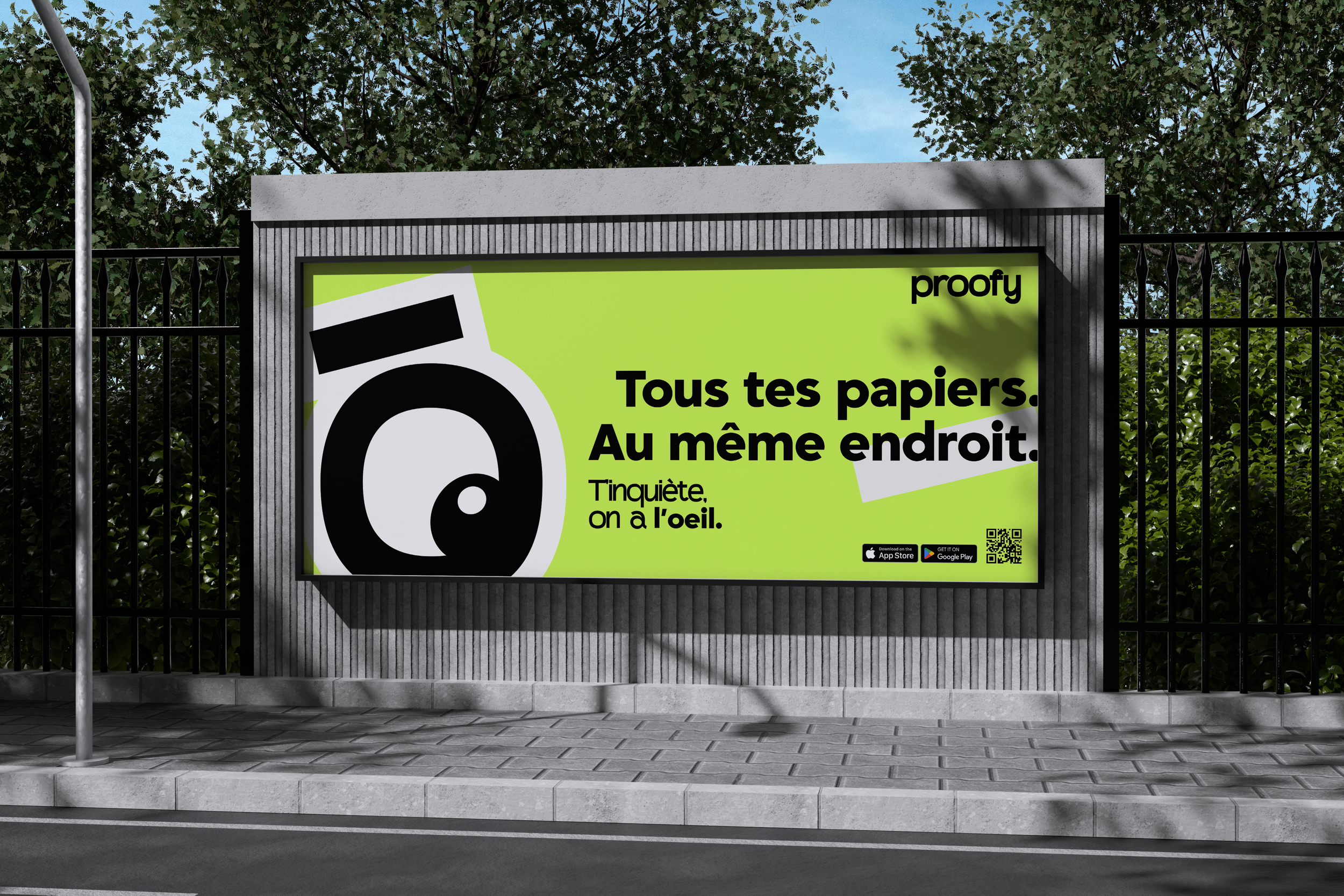 Panneau publicitaire vert avec une grande icône de papier et un texte en français qui dit « Tous tes papiers. Au même endroit. » et un slogan « Ne t'inquiète, on a l'œil. » Avec des logos d'app stores et un QR code en bas à droite.