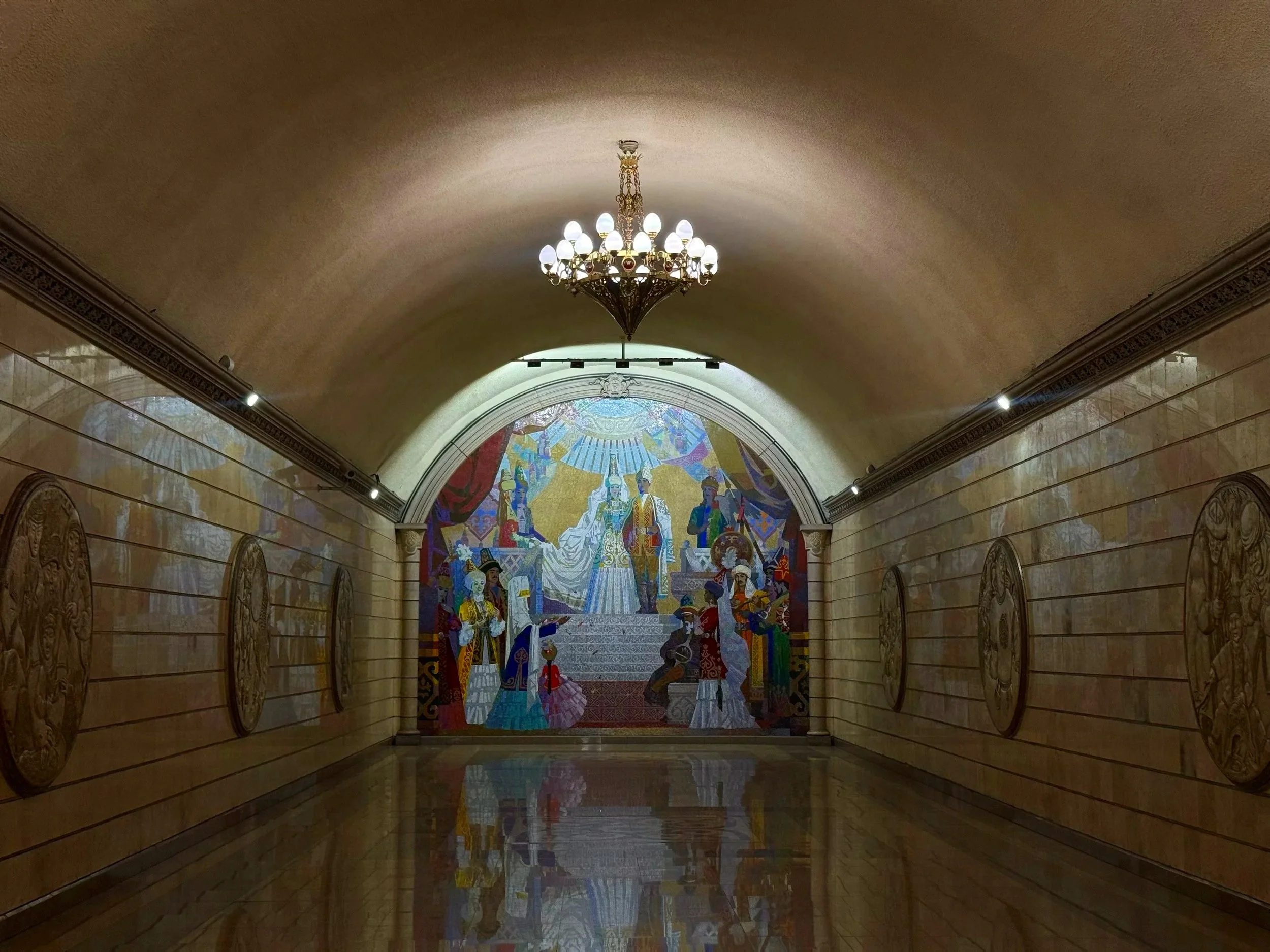 Almaty: Metro Guide