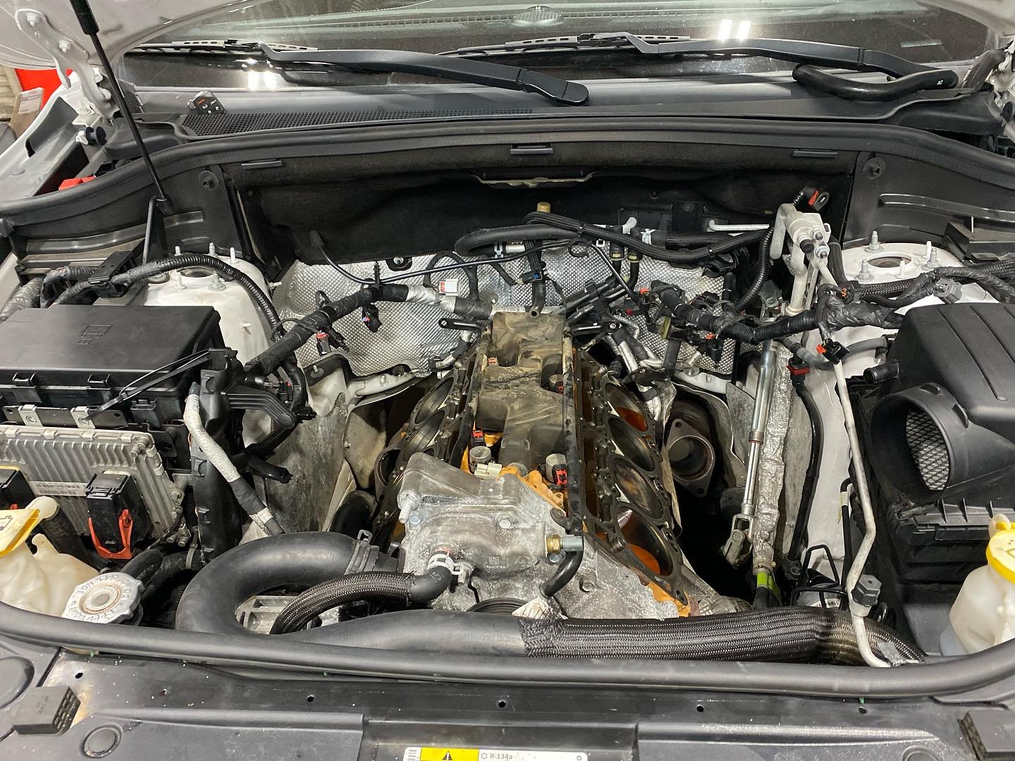 We don’t just do high performance builds, we also do regular maintenance an repairs, srt8 jeep In for a head gasket job 💪 