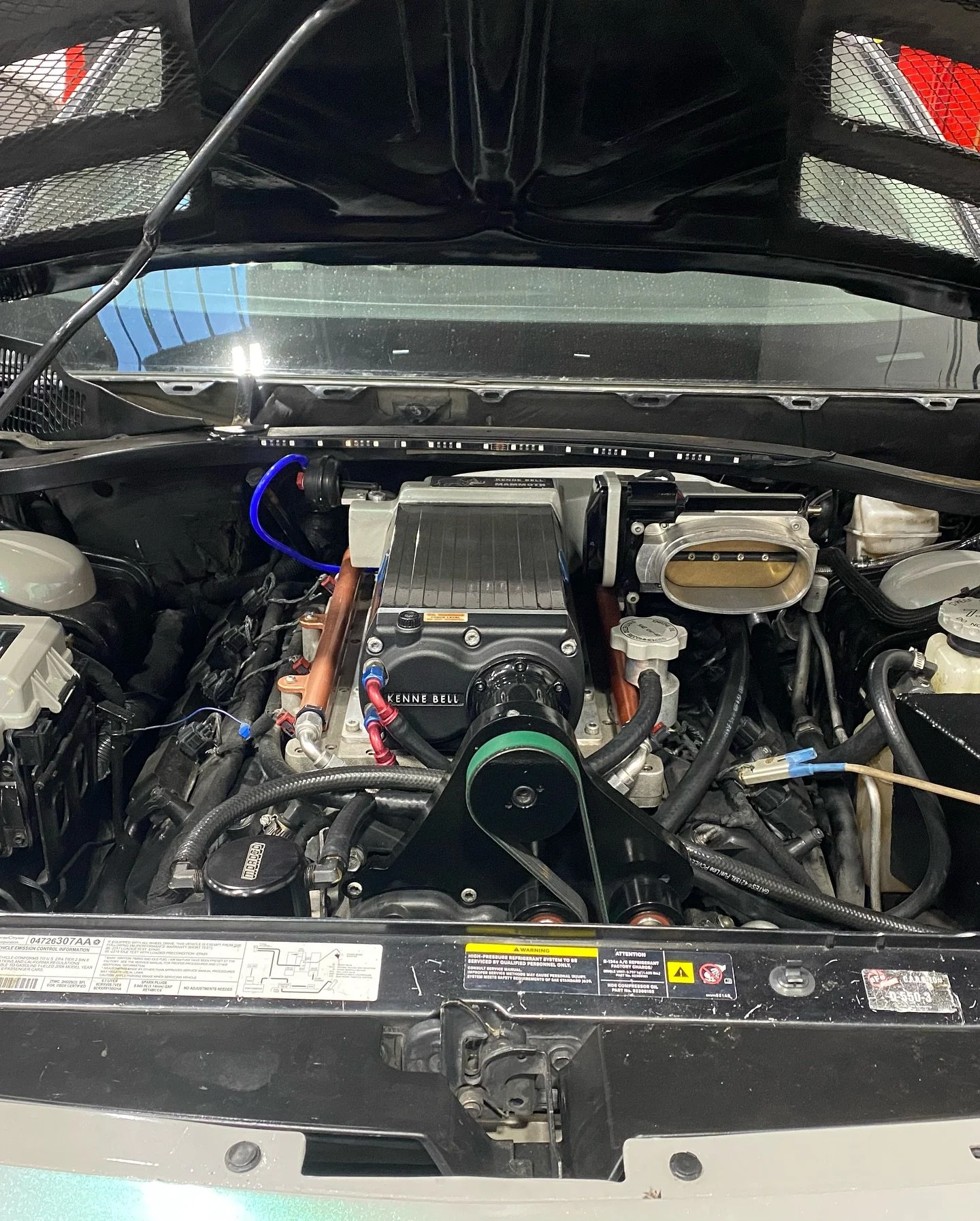 Fully bully 7.0 stroker paired with a mammoth kennebell running on a fully built Transmisson with a get rag rear in came in for some diagnose repair and or a dyno tune, swipe to hear that supercharger 😱 